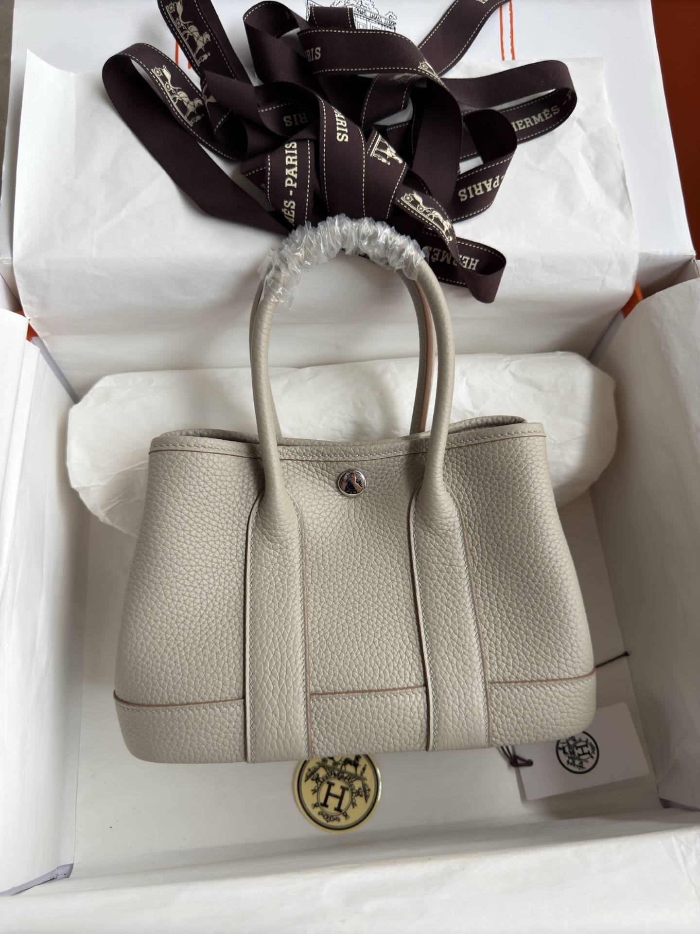 Hermès Mini Garden 23cm Bag in Pearl Grey TC Leather - Limited Edition 2 i1751792829707 1390 0 0