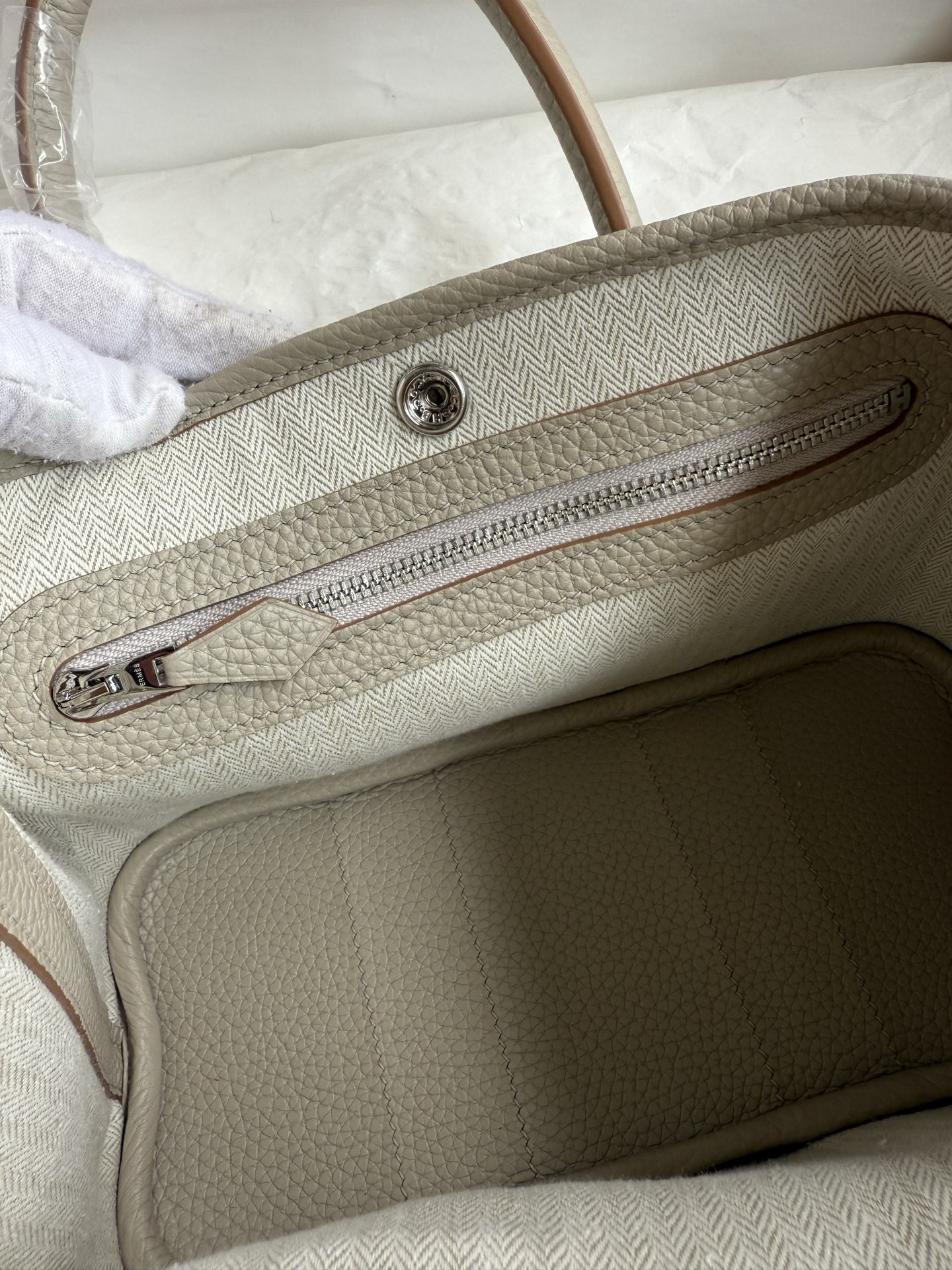 Hermès Mini Garden 23cm Bag in Pearl Grey TC Leather - Limited Edition 10 i1751792829723 557 0 8