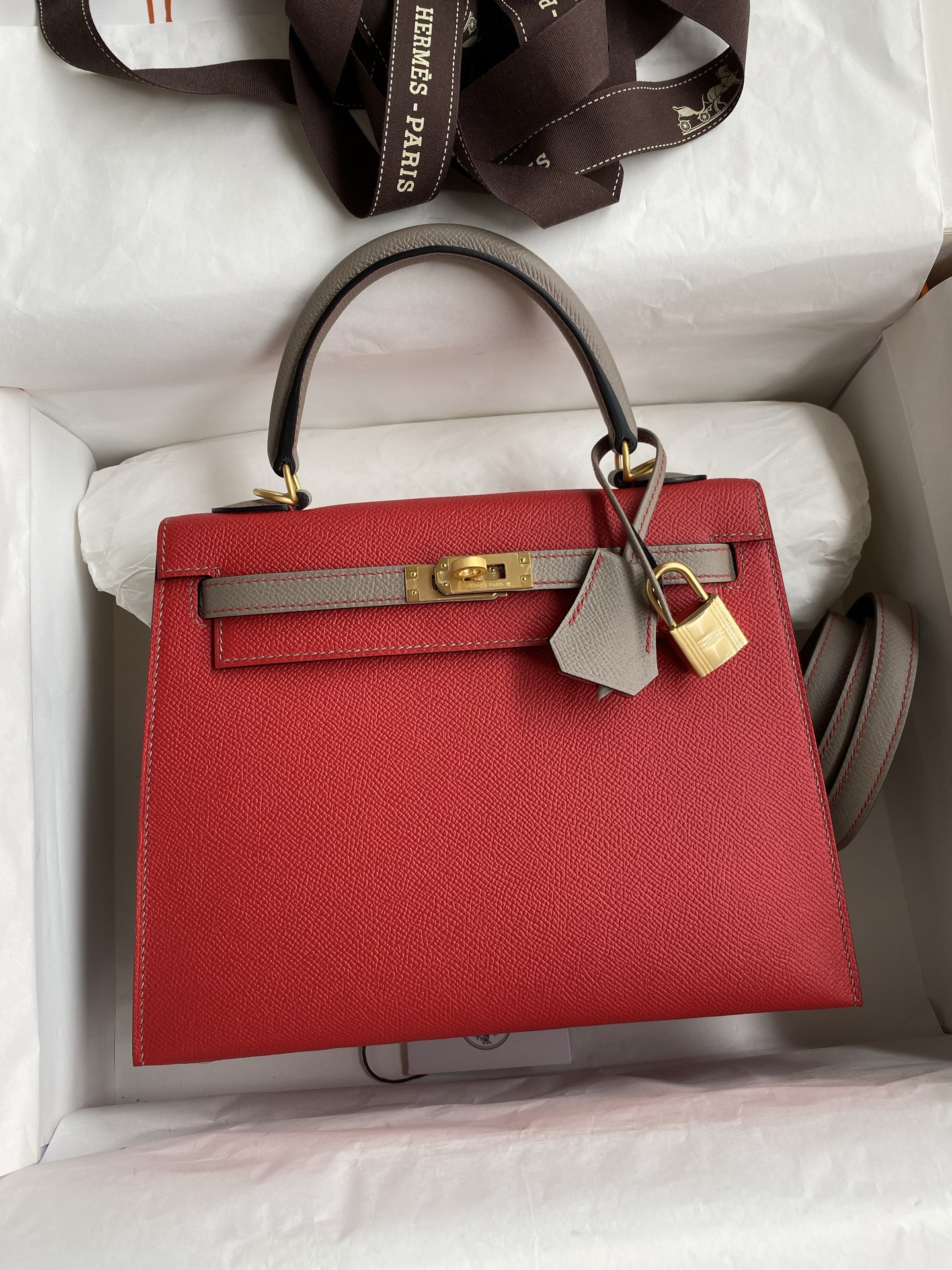 NO:741276,Hand-stitched Kelly 25cm imported Esom leather, flag red with pewter gray, brushed gold buckle, Hermes, Hermes, Hermes,19860909手缝Kelly 25cm 进口Esom皮 国旗红拼锡器灰 拉丝金扣,爱马仕,hermes,Hermes,,Bag