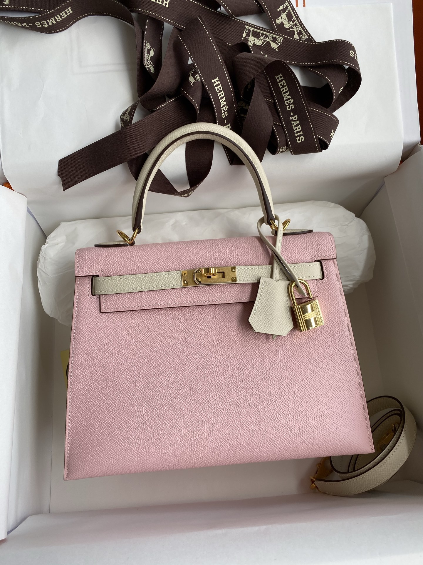 NO:741287,Hand-stitched Kelly 25cm imported Esom leather 3Q pink milkshake white gold buckle, Hermes, Hermes, Hermes,19860909手缝Kelly 25cm 进口Esom皮 3Q粉拼奶昔白 金扣,爱马仕,hermes,Hermes,,Bag