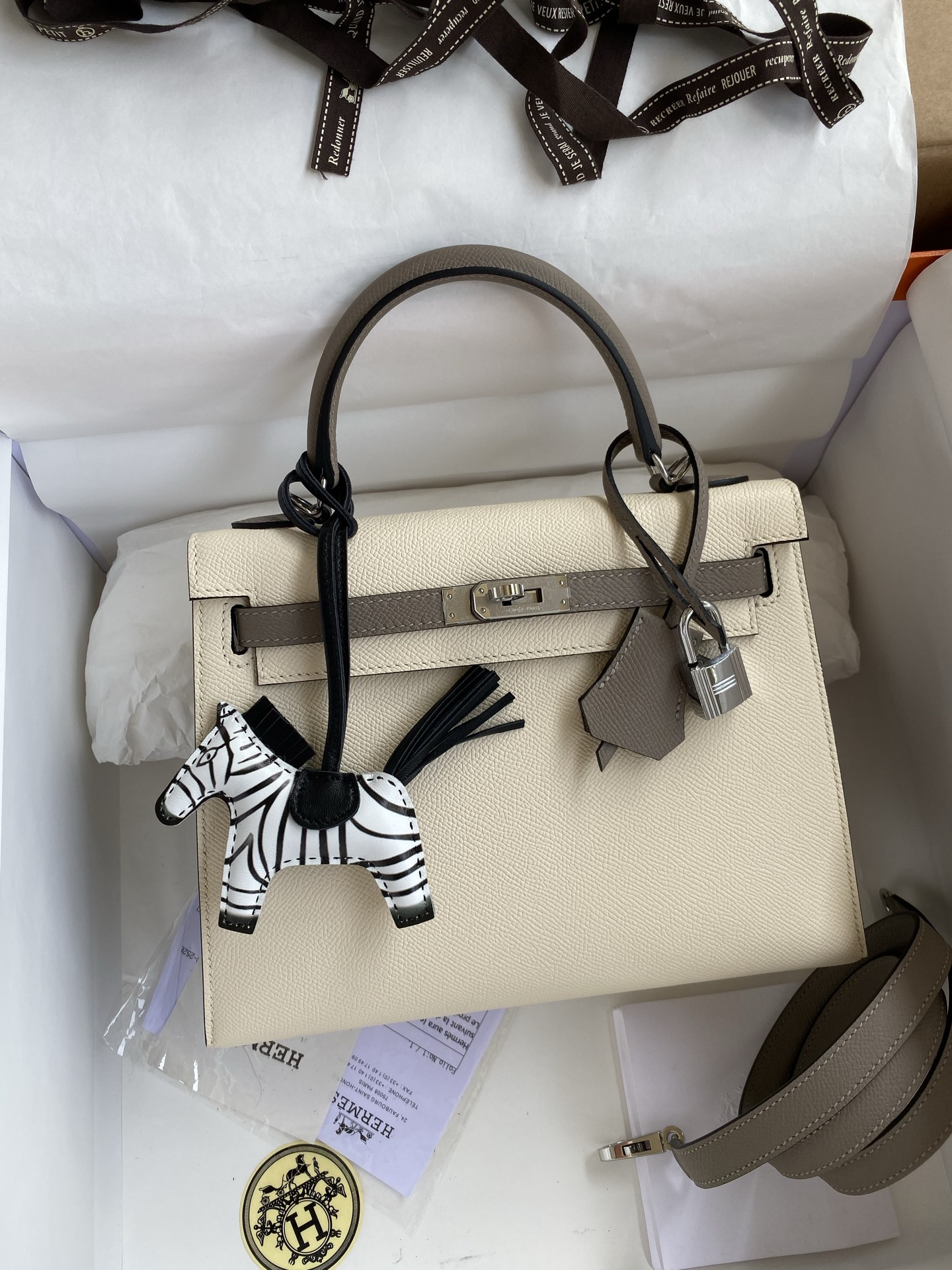 NO:741266,Hand-stitched Kelly 25cm imported Esom leather, milkshake white and asphalt gray, silver buckle, Hermes, Hermes, Hermes,19860909手缝Kelly 25cm 进口Esom皮 奶昔白拼沥青灰 银扣,爱马仕,hermes,Hermes,,Bag