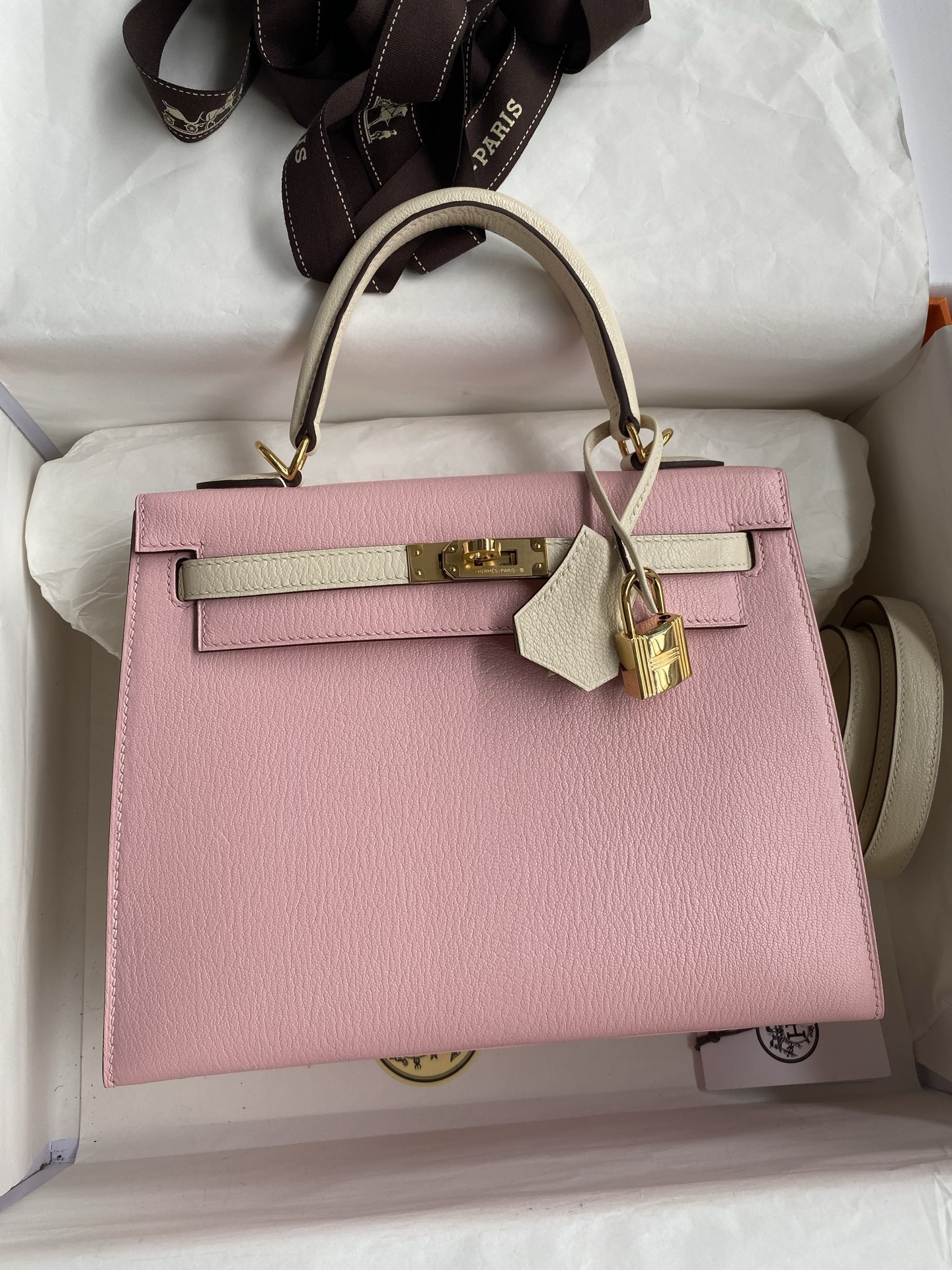 NO:741293,Hand-stitched Kelly 25cm imported goatskin 3Q pink and cream white gold buckle, Hermes, hermes, sheepskin, Hermes,19860909手缝Kelly 25cm 进口山羊皮 3Q粉拼奶油白 金扣,爱马仕,hermes,sheepskin,Hermes,,Bag