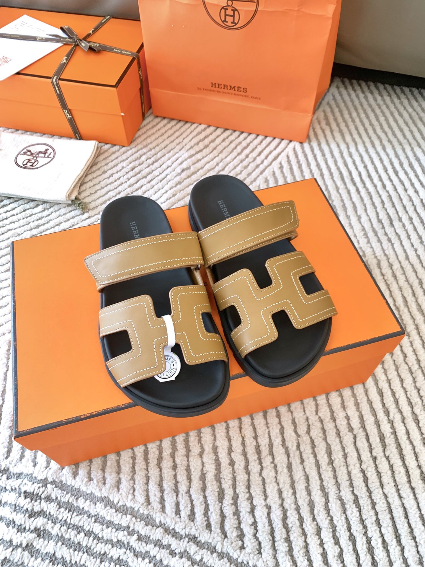 Hermes Sapatos Sandálias Mulheres Homens Chamas Couro de vaca Pele carneiro TPU Colecção Verão Fashion Casual P770900