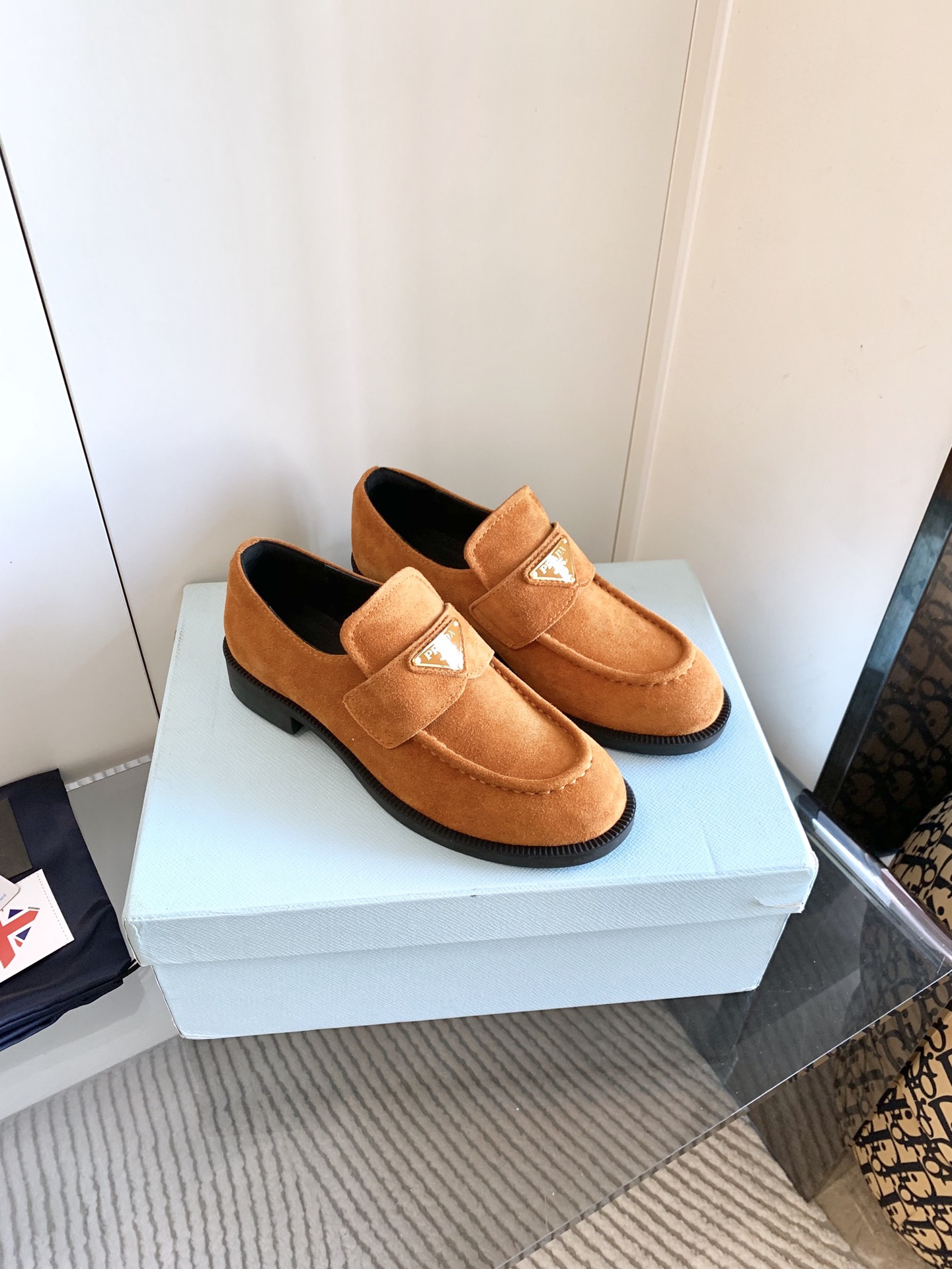 Prada 专柜款经典鞋履 3