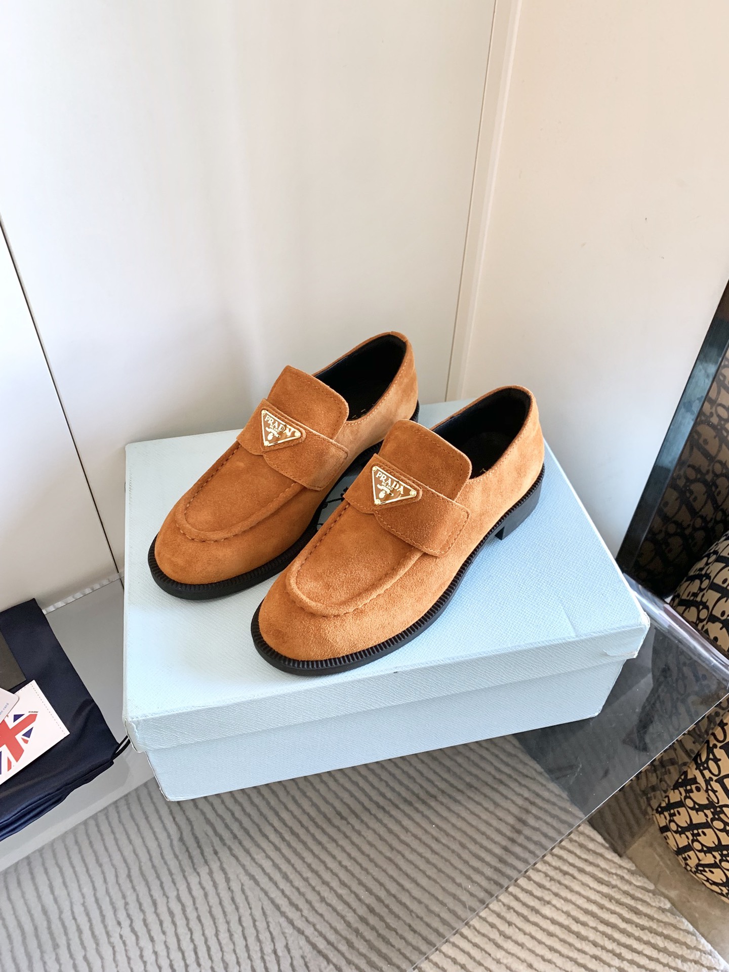 Prada 专柜款经典鞋履 2