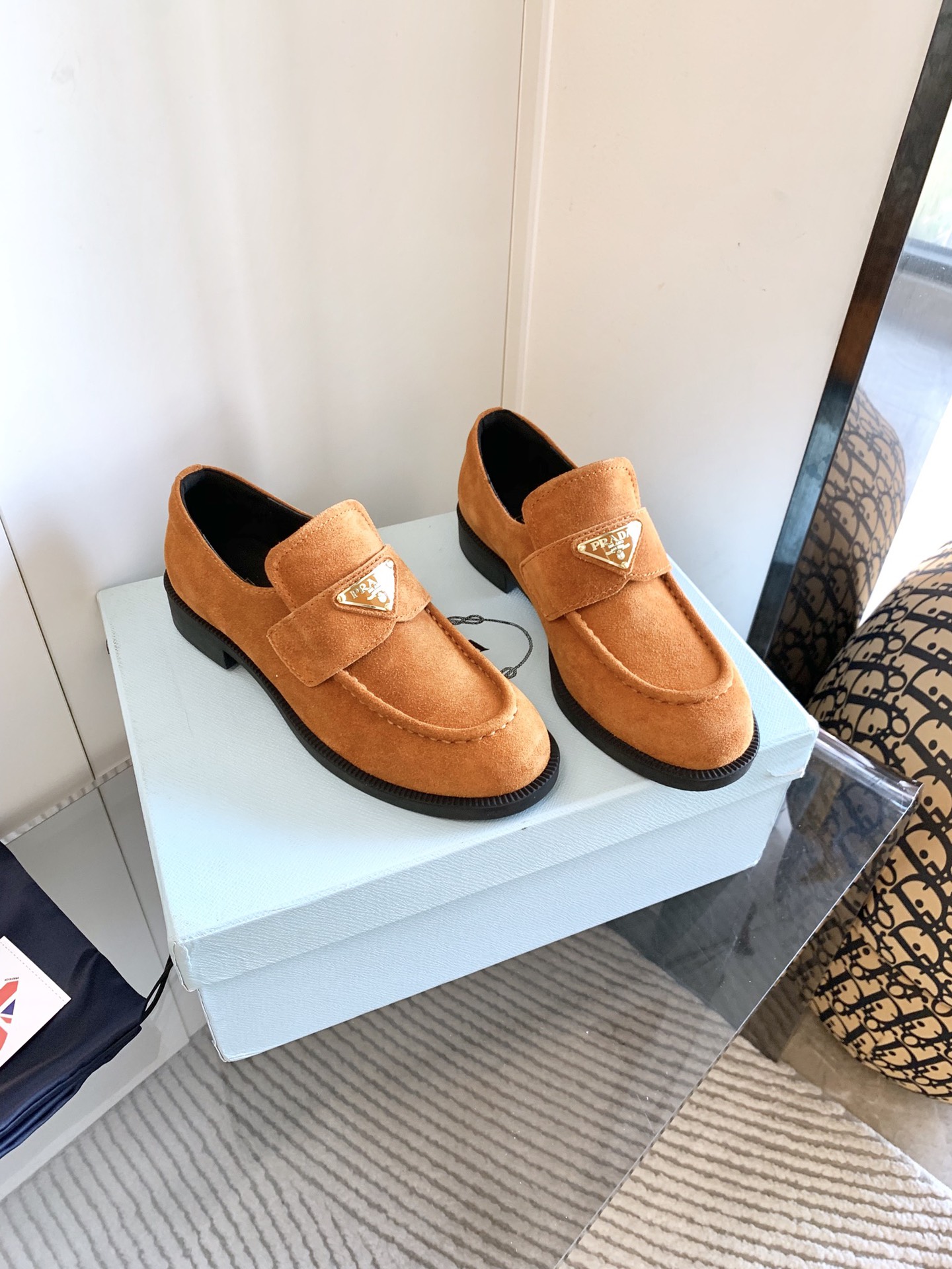 Prada 专柜款经典鞋履 5