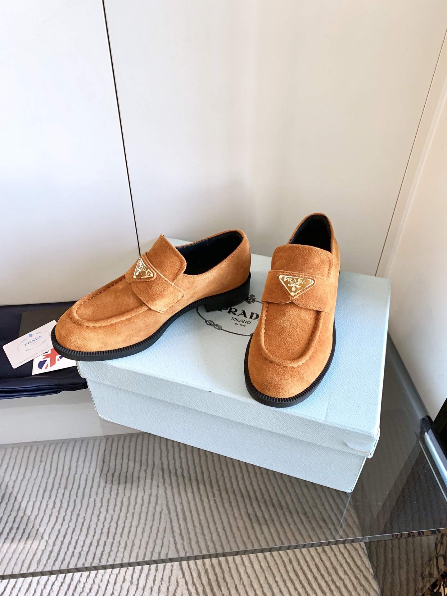 Prada 专柜款经典鞋履 4