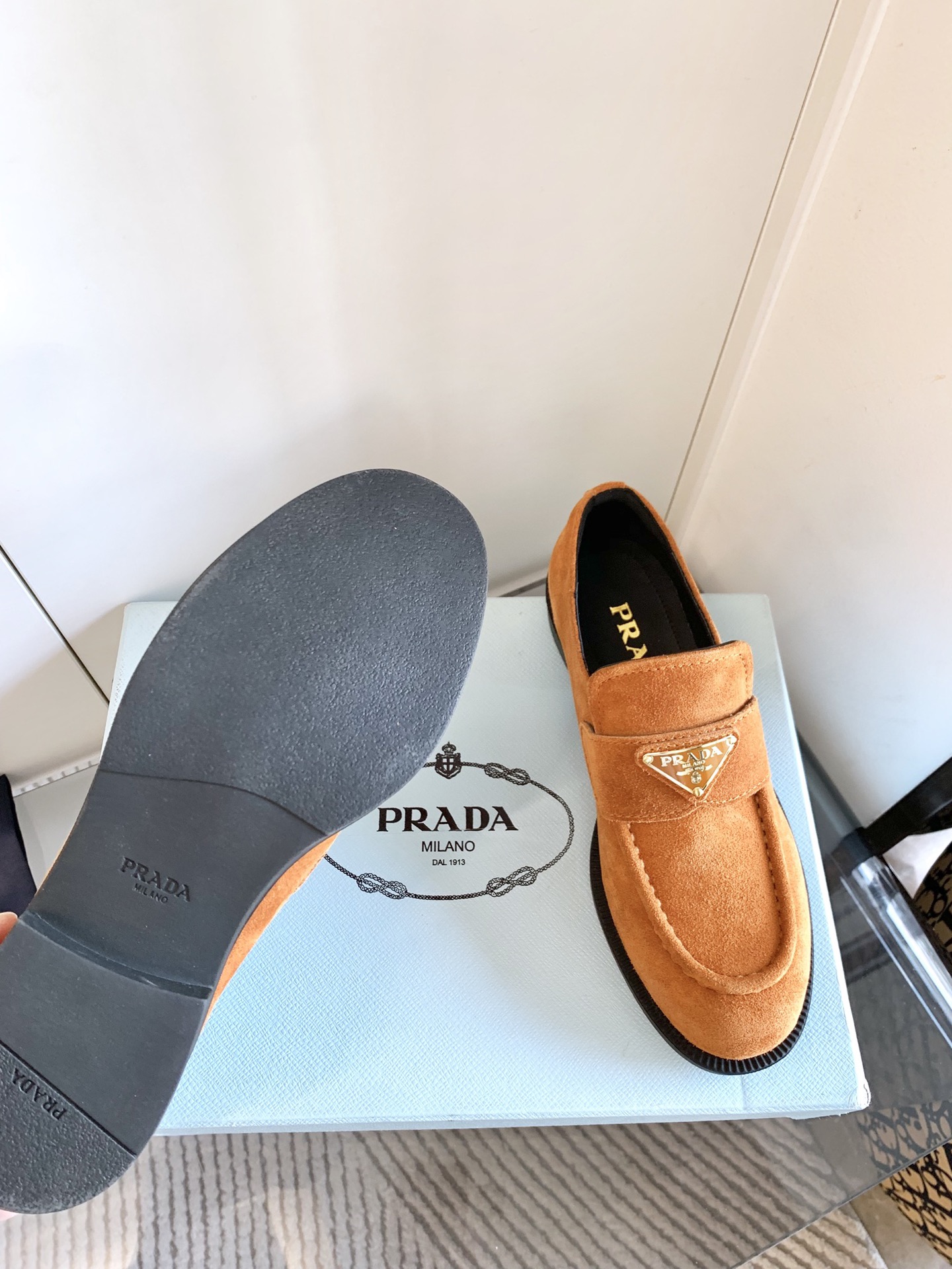 Prada 专柜款经典鞋履 9