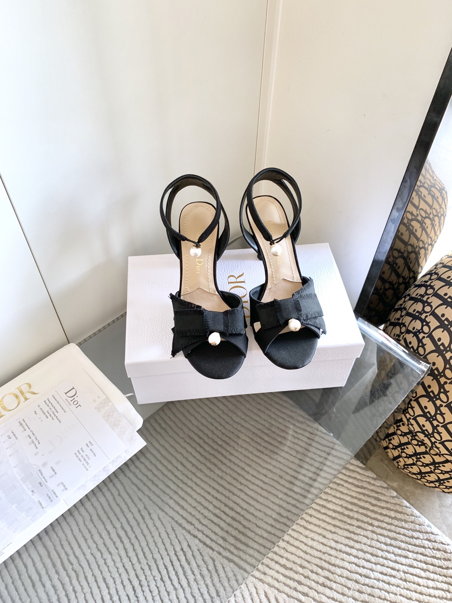 NO:262554,High-end version J'ADIOR tassel webbing shoes Dior Spring and summer show new Adiorble high heel women's shoes CD star same fashion tassel bow thin heel pearl alphabet logo hardware buckle open-toe sandals top high-end version on the market Material: original custom tassel grosgrain upper   water dyed sheepskin inner footbed   original open mold pearl hardware buckle   Italian leather outsole Heel height 8cmCM size35-44 (40. 41. 42. 43. 44 Custom made no return), sandals, dior, dior, sandals, sheepskin, Leather soles19860909高版本 J‘ADIOR流苏织带女鞋 Dior 迪奥 春夏走秀新款Adiorble高跟女鞋 CD明星同款时尚流苏蝴蝶结细跟珍珠字母logo五金扣露趾凉鞋 市面顶级高端版本 材质:原版定制流苏罗缎鞋面 水染羊皮内里垫脚 原版开模珍珠五金扣 意大利真皮大底 跟高8cmCM size35-44（40. 41. 42. 43. 44定做不退换),凉鞋,dior,dior,sandals,sheepskin,Leather soles,Women's Shoes