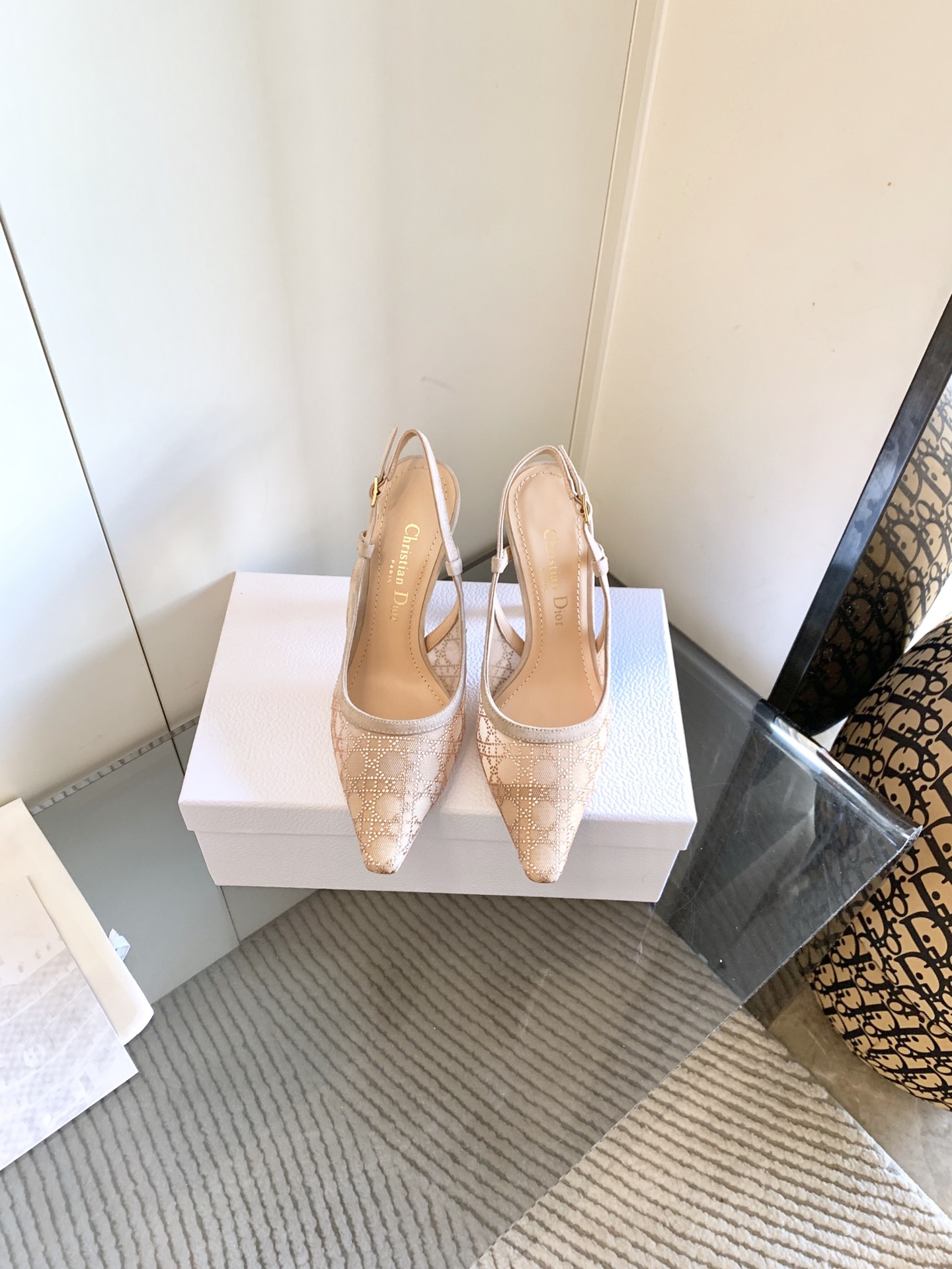 NO:129644,High-end version J'ADIOR webbing women's shoes Dior Spring and summer show new crystal shoes bling...bling... CD star same rhinestone bow square letter logo embroidered high heel sandals top high-end version on the market Exclusive first release Material: original customized mesh embroidery fabric embellished Australian rhinestones   water-dyed sheepskin footbeds   Italian genuine leather outsole Heel height: flat sole/6.5CM/9.5CM size33-44 (33.34.40.41.42.43.44 custom-made non-return and exchange), sandals, dior, dior, sandals, sheepskin, Leather soles19860909出高版本 J'ADIOR织带女鞋 Dior 迪奥 春夏走秀新款水晶鞋 bling...bling... CD明星同款水钻蝴蝶结方头字母logo刺绣高跟凉鞋 市面顶级高端版本 独家首发 材质:原版定制网面刺绣面料点缀澳洲水钻 水染羊皮垫脚 意大利真皮大底 跟高:平底/6.5CM/9.5CM size33-44(33.34.40.41.42.43.44定做不退换),凉鞋,dior,dior,sandals,sheepskin,Leather soles,Women's Shoes