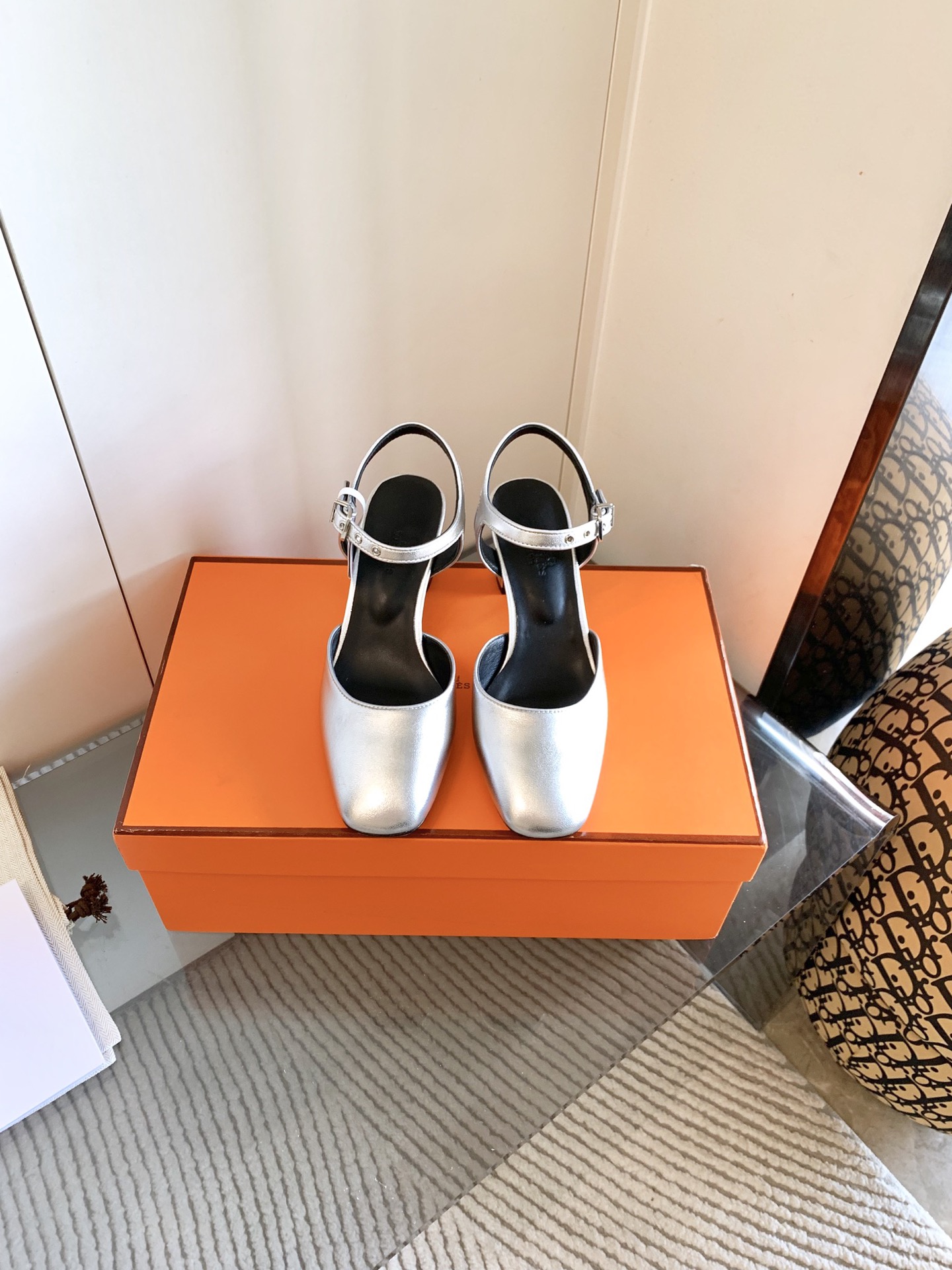 NO:225977,2025 Hermes counter Spring and summer new Izzy sandals, handmade by experienced craftsmen, high-end manufacturing and restore authentic SS calfskin high heel sandals, classic 