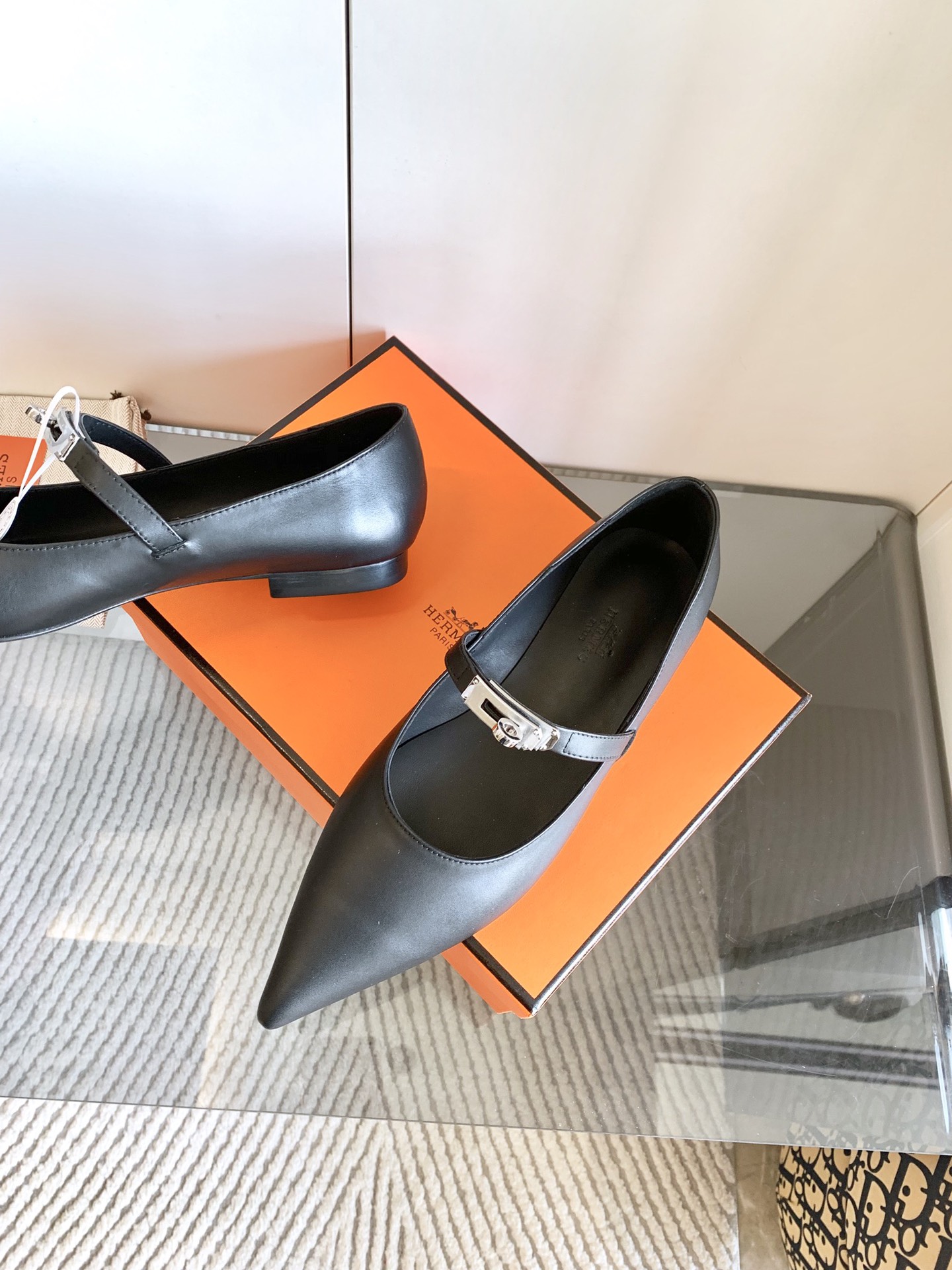 “Kiara 40mm Heels Offer: Stylish and Comfortable Shoes in Various Colors and Sizes” - 图片 6