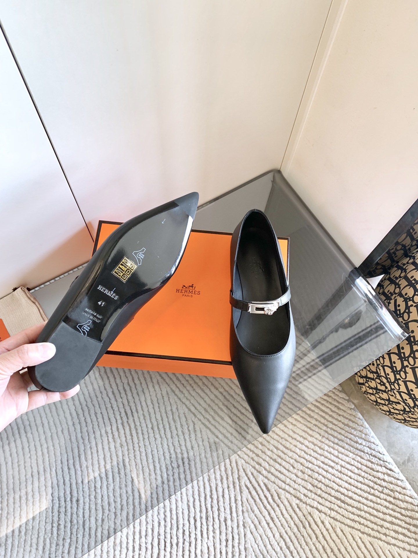 “Kiara 40mm Heels Offer: Stylish and Comfortable Shoes in Various Colors and Sizes” - 图片 9