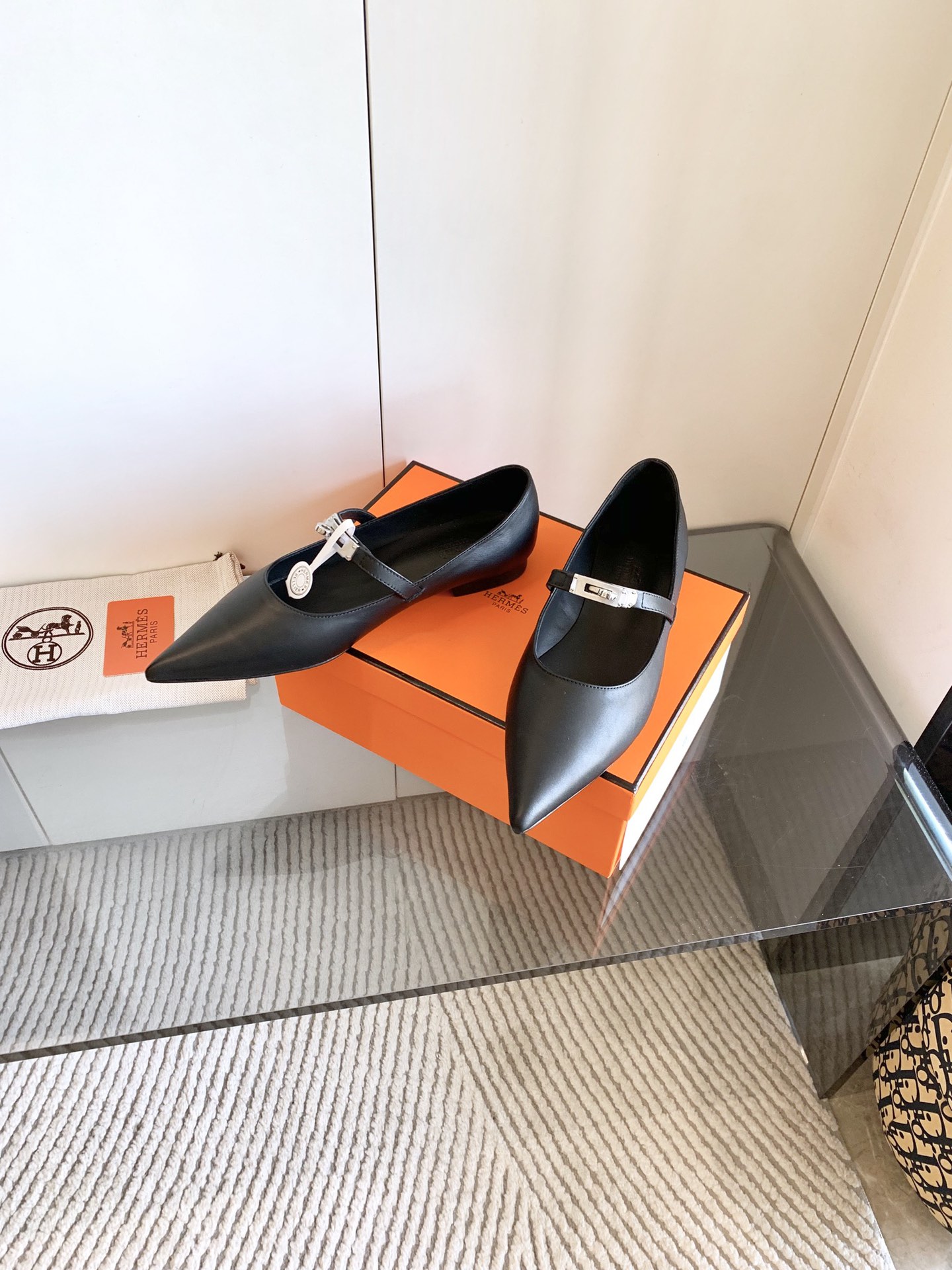 “Kiara 40mm Heels Offer: Stylish and Comfortable Shoes in Various Colors and Sizes” - 图片 4