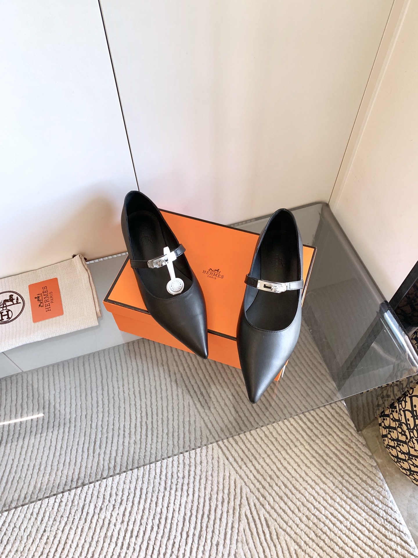 “Kiara 40mm Heels Offer: Stylish and Comfortable Shoes in Various Colors and Sizes” - 图片 8