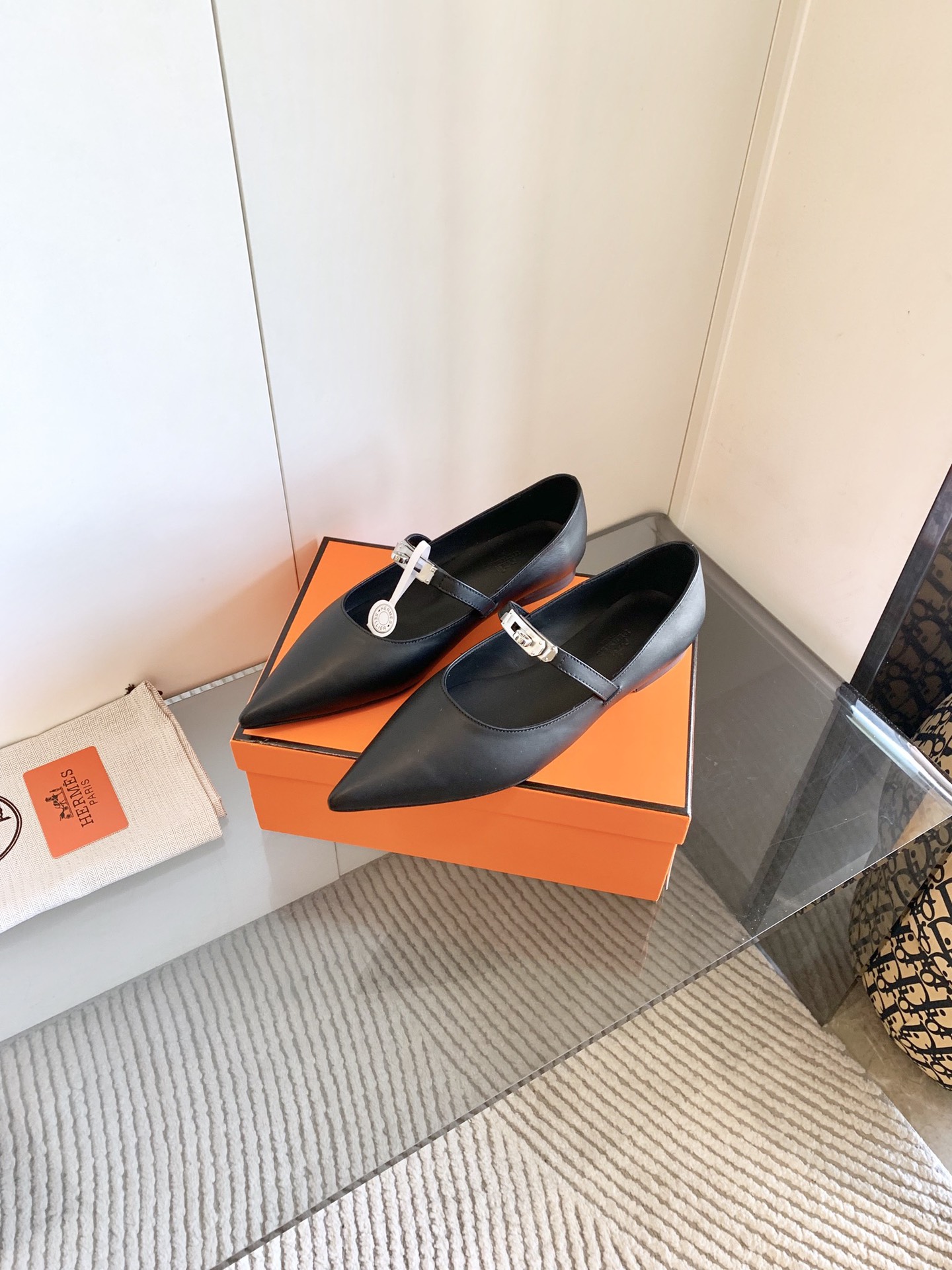 “Kiara 40mm Heels Offer: Stylish and Comfortable Shoes in Various Colors and Sizes” - 图片 2