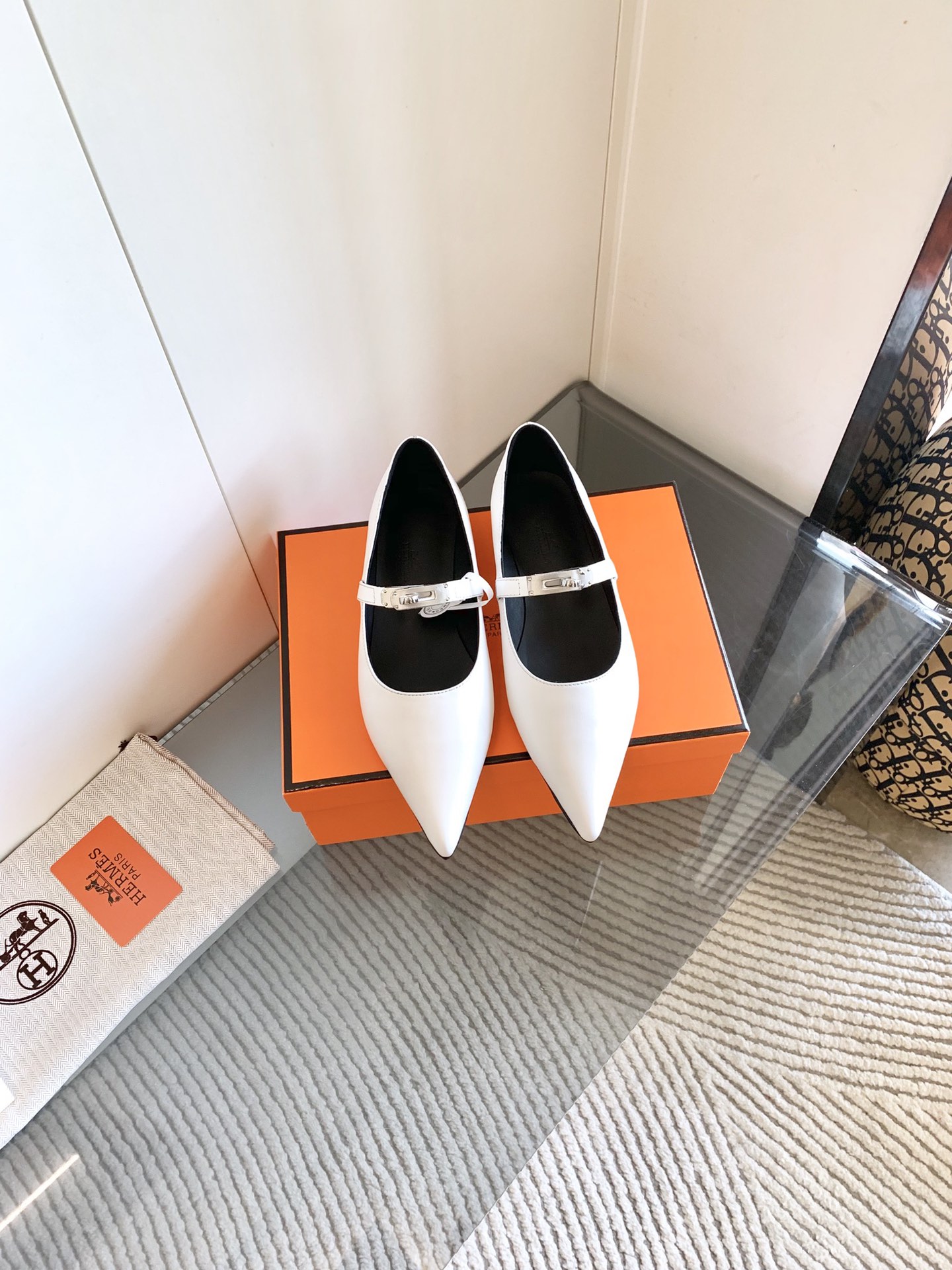 “Kiara 40mm Heels Offer in Black and Light Natural Color, Sizes 35-42 | Review and Details” - 图片 1