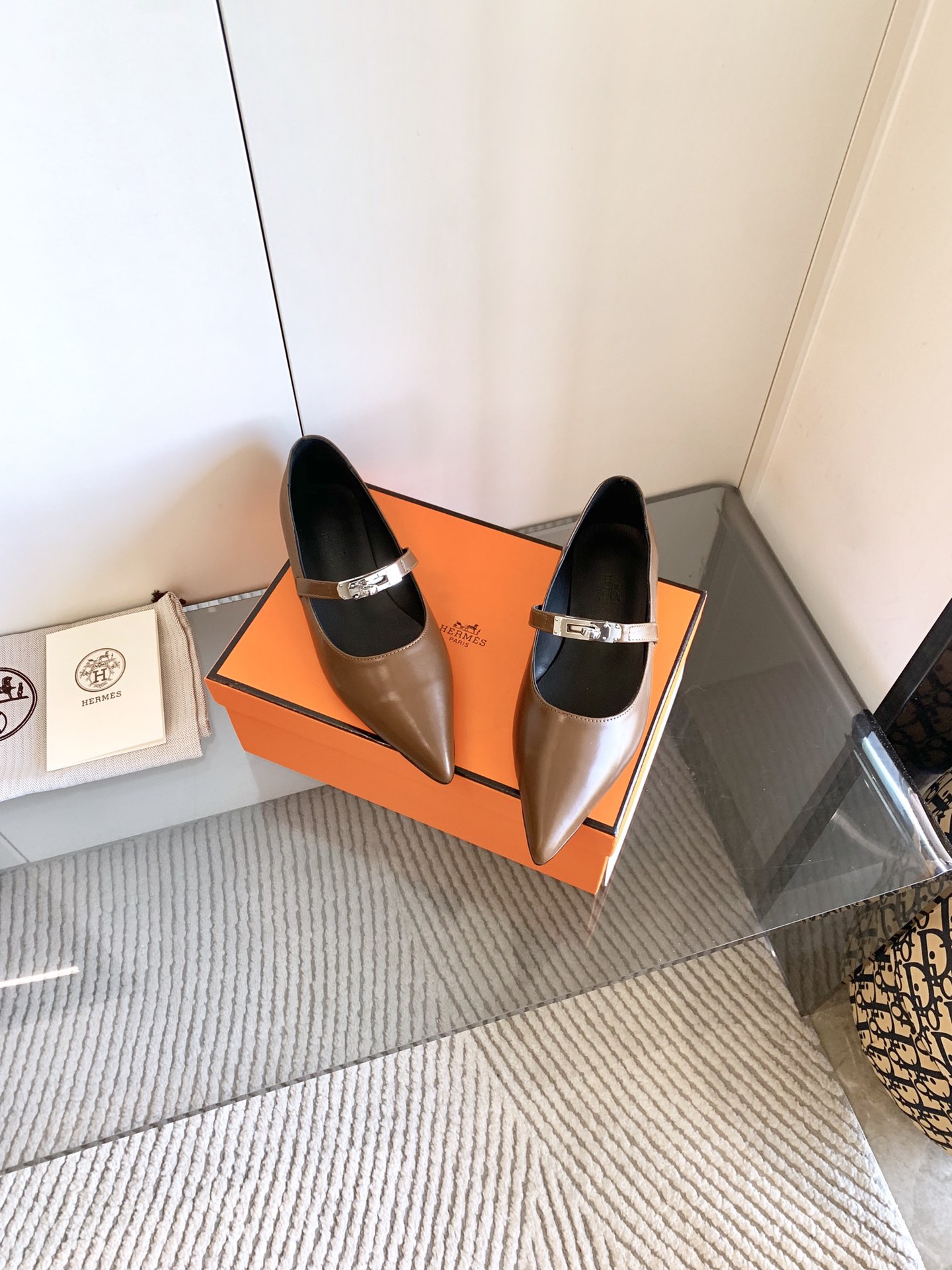 “Stylish Kiara 40mm Heels in Black and Silver – Comfortable Work Shoes in 35-42 Sizes” - 图片 8