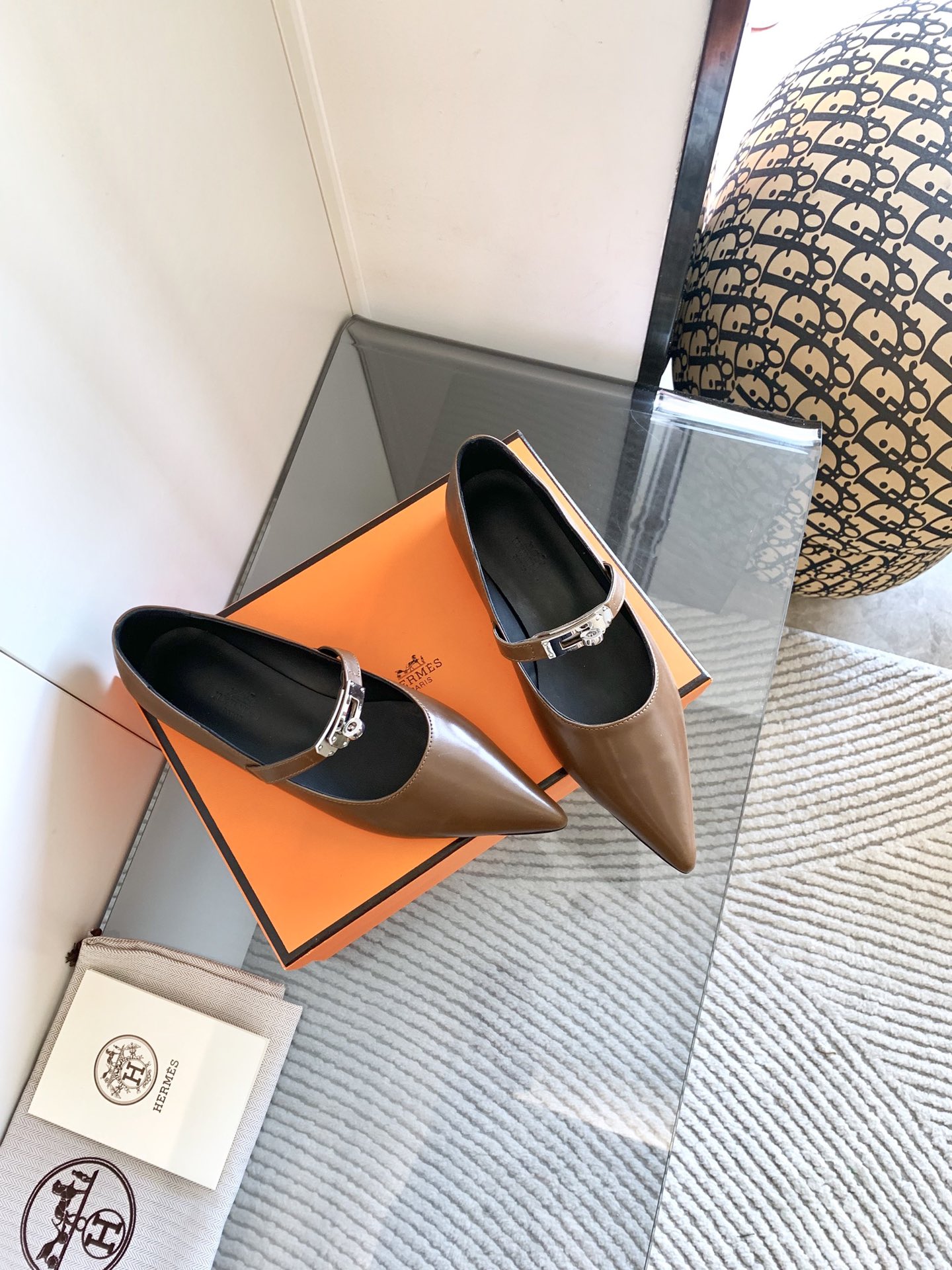 “Stylish Kiara 40mm Heels in Black and Silver – Comfortable Work Shoes in 35-42 Sizes” - 图片 5
