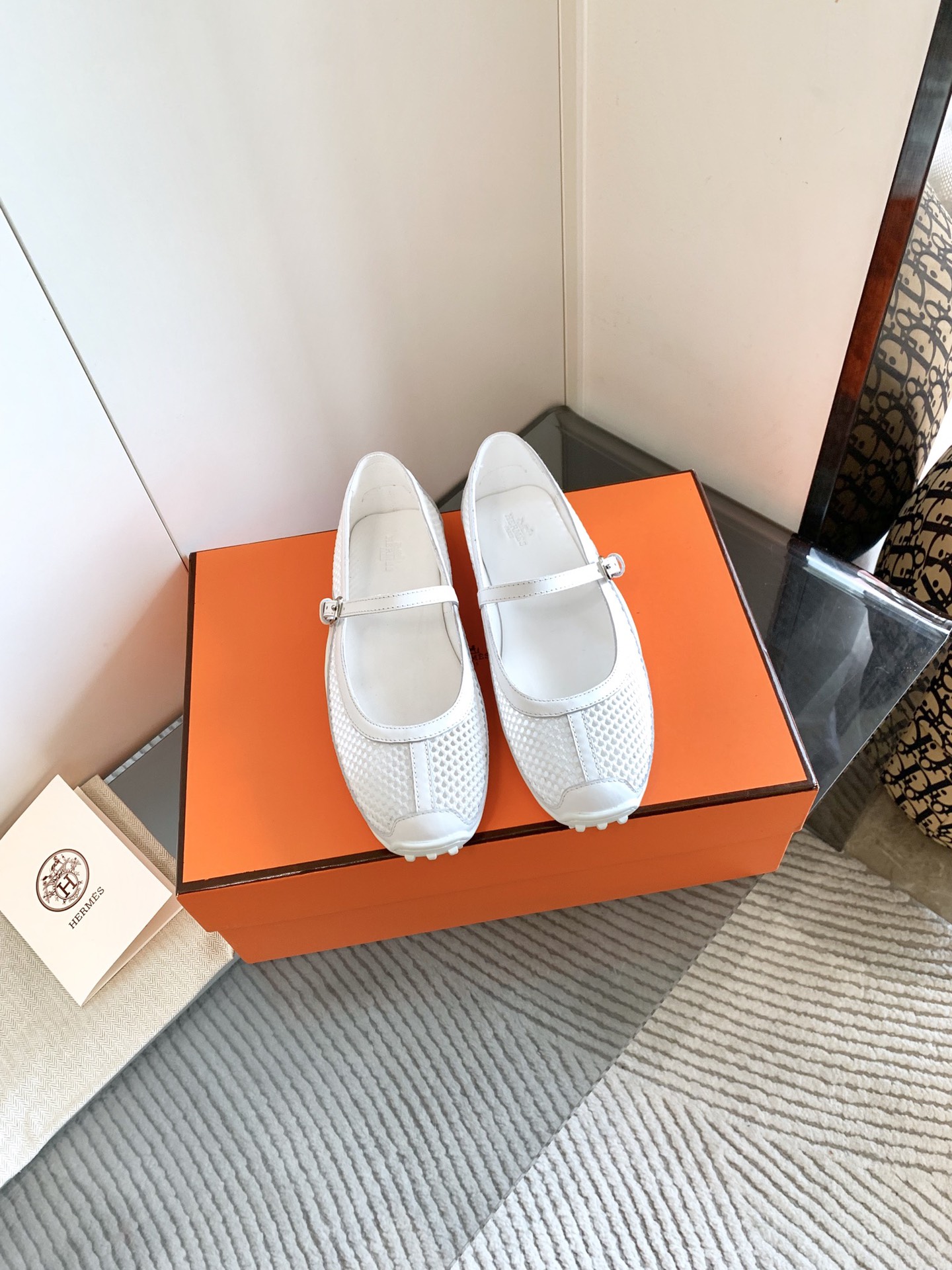 NO:260527,, Herme* H Home New Aima* Kiatsu Crocheted Hollow Single Shoes Sandals Short Boots ZP Buy, Top-grade original single quality, the highest version on the market, batch, imported upper, imported calfskin, footbed mixed-bred lambskin, original molded sole. Get what you pay for, real materials, whether it is leather, last, sole, or craftsmanship, they are consistent with ZP. The three-dimensional crochet mesh is interwoven to create a light and breathable futuristic contour, and the looming skin texture interprets the modern breathing aesthetics. Spliced ​​flexible calfskin to create an upper, sheepskin lining, showing high-end style in steps. Anti-slip, wear-resistant rubber sole, integrated with Medor rivets, fashionable and retro geometric figures, creating a comfortable and avant-garde style, Size35-39 sizes (40, customizable, not returned or replaced, heel high flat sole, cylinder height about 20 cm, sole Medor  rivet rubber sole, single shoes, hermes, hermes, sandals, boots, cowhide, sheepskin19860909、Herme* H家新款爱马*Kiatsu钩针编织镂空单鞋凉鞋短靴  ZP购入,顶级原单品质,市面最高版本,批  鞋面进口头层小牛皮,垫脚混种羊羔皮,原版开模大底.一分钱一分货,真材实料,无论是皮料、楦型、鞋底、工艺,都跟ZP一致  立体钩针网面,交织出轻盈透气的未来感廓形,若隐若现的肌肤质感诠释摩登呼吸美学.拼接柔韧小牛皮打造鞋面,绵羊皮内衬,步履间尽显高级格调.防滑耐磨橡胶大底,融入Medor铆钉,时尚而复古的几何图形,打造舒适前卫风格、Size35-39码（40、可定制不退不换  跟高平底  筒高约20厘米  鞋底Medor 铆钉橡胶鞋底,单鞋,hermes,hermes,sandals,boots,cowhide,sheepskin,Women's Shoes