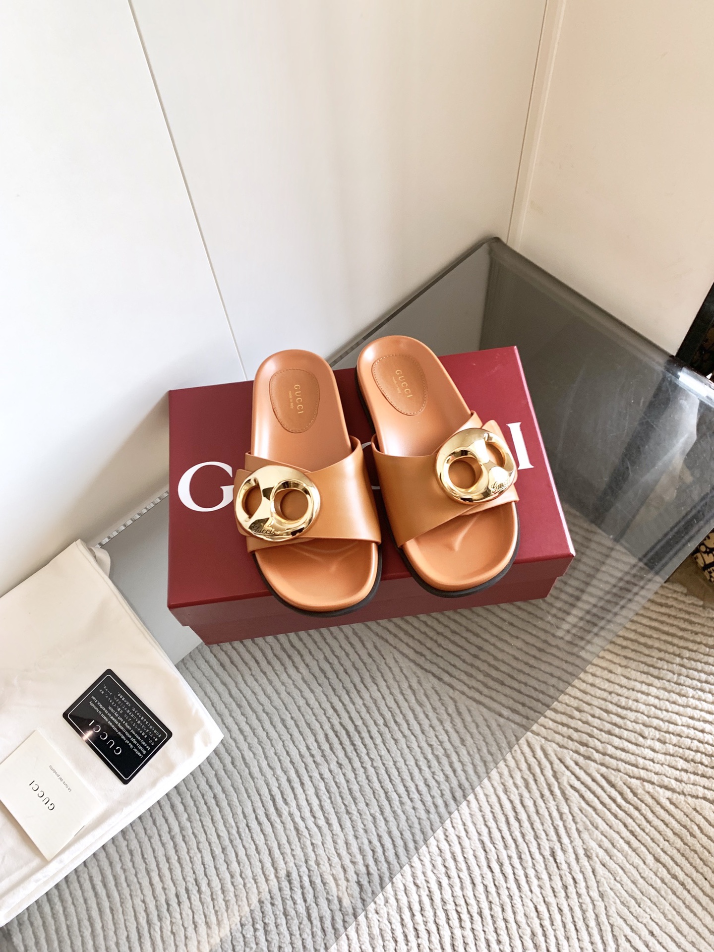 NO:437343,(High version) Gucci - the latest summer sandals, slippers, beach shoes... versatile M multiple skirts/pants, internet celebrities can wear different colors of socks and are super fashionable. Gucci original cowhide surface... double G rhinestone logo... TPU anti-slip sole... Original open mold midsole cowhide footbed... 35-42, (40.41.42 custom made without return or exchange), slippers, gucci, sandals, slippers, skirts, cowhide, socks19860909（高版本）  Gucci——夏季最新款凉鞋,拖鞋,沙滩鞋…… 百搭M多裙子/裤子,网红搭配不同颜色袜子穿也超级洋气 Gucci原版牛皮面…双G水钻Logo…TPU防滑大底…原版开模中底牛皮垫脚… 35—42、（40.41.42订做不退换）,拖鞋,gucci,sandals,slippers,skirts,cowhide,socks,Women's Shoes