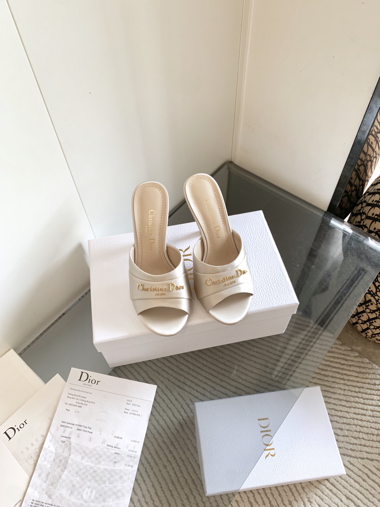 NO:438942,, J'ADIOR webbing back empty sandals Dior latest color Quake Oblique jacquard embroidery letter logo high heel bow color combination women's shoes top high-end version of the market material high temperature water-soluble electric embroidery technology fabric + sheepskin lining + Italian leather outsole Standard size 33-44 high heels 8.5CM) (33.34.40.41.42.43 custom made, no return or exchange), high heels slippers, dior, dior, sandals, high heels, slippers, sheepskin, Leather soles19860909、 J‘ADIOR织带后空凉鞋 迪奥 Dior 春夏最新色Quake Oblique 提花刺绣字母logo高跟蝴蝶结拼色女鞋 市场顶级高端版本 材质高温水溶电绣科技面料+羊皮内里+意大利真皮大底 码数标准码33-44高跟8.5CM)(33.34.40.41.42.43订做,不退不换）,高跟鞋拖鞋,dior,dior,sandals,high heels,slippers,sheepskin,Leather soles,Women's Shoes