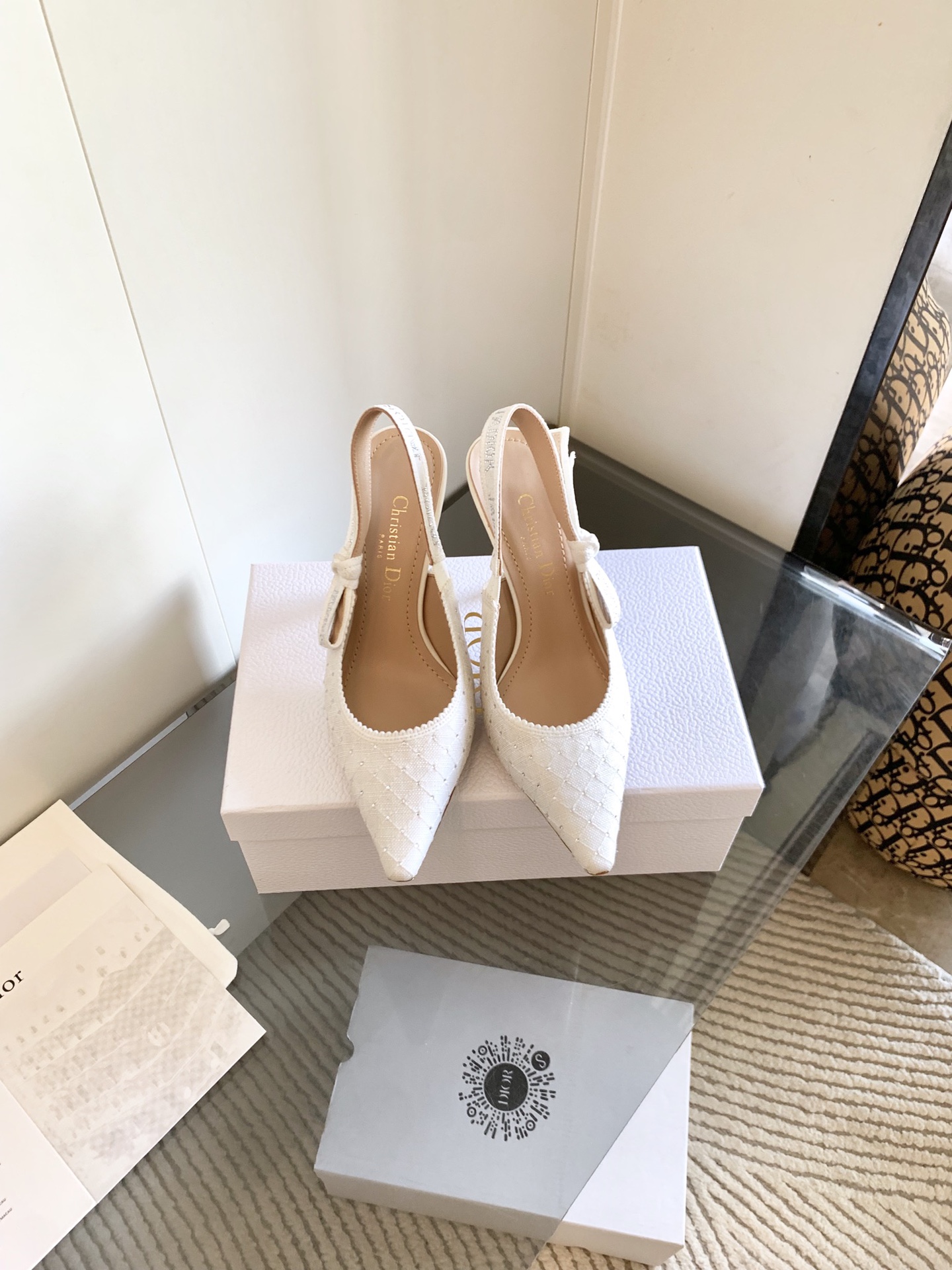 NO:438934,, J'ADIOR webbing back empty sandals Dior latest color Quake Oblique jacquard embroidery letter logo high heel bow color combination women's shoes top high-end version of the market material high temperature water-soluble electric embroidery technology fabric + sheepskin lining + Italian leather outsole Standard size 33-44 high heels 1cm.6.5cm.9.5CM) (33.34.40.41.42.43 custom made, no return or exchange), high heels sandals, dior, dior, sandals, high heels, sheepskin, Leather soles19860909、 J‘ADIOR织带后空凉鞋 迪奥 Dior 春夏最新色Quake Oblique 提花刺绣字母logo高跟蝴蝶结拼色女鞋 市场顶级高端版本 材质高温水溶电绣科技面料+羊皮内里+意大利真皮大底 码数标准码33-44高跟1cm.6.5cm.9.5CM)(33.34.40.41.42.43订做,不退不换）,高跟鞋凉鞋,dior,dior,sandals,high heels,sheepskin,Leather soles,Women's Shoes