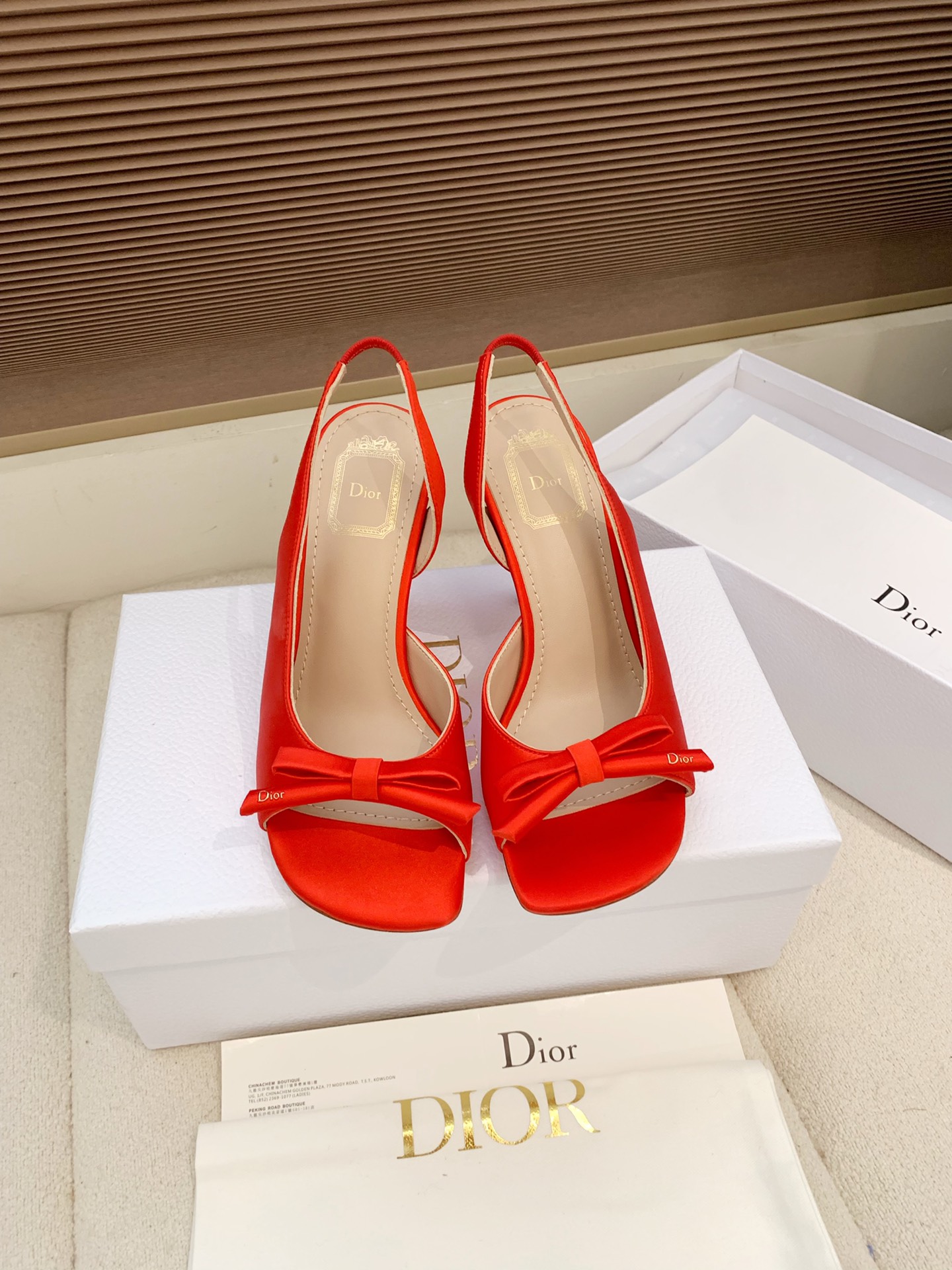 NO:682021,Out J’ADIOR webbing back hollow sandals Dior Dior 2026 spring and summer latest color Quake Oblique jacquard embroidered letter logo high heel bow color matching women’s shoes The market’s top high-end version Material high temperature water-soluble electric embroidery technology fabric + sheepskin lining + Italian leather outsole  Size standard size 34-43 high heels 7.5cm (34.40.41.42.43 customized, non-refundable and non-exchangeable), sandals, dior, dior, sandals, sheepskin, Leather soles19860909出 J‘ADIOR织带后空凉鞋 迪奥 Dior 2026春夏最新色Quake Oblique 提花刺绣字母logo高跟蝴蝶结拼色女鞋 市场顶级高端版本 材质高温水溶电绣科技面料+羊皮内里+意大利真皮大底 码数标准码34-43高跟7.5cm(34.40.41.42.43订做,不退不换）,凉鞋,dior,dior,sandals,sheepskin,Leather soles,Women's Shoes