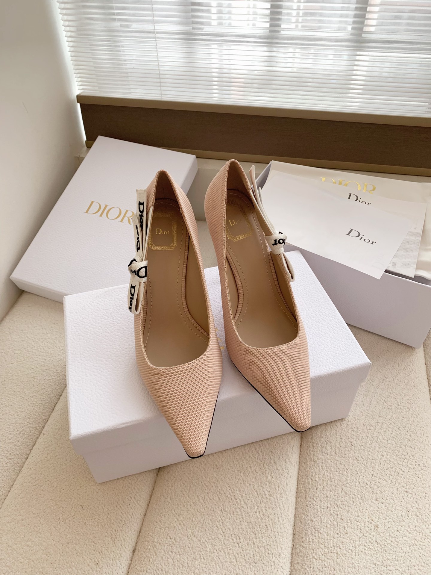 NO:788225,J’ADIOR web sandals Dior’s latest spring and summer color Quake Oblique jacquard embroidered letter logo high-heeled bow color-blocked women’s shoes The market’s top high-end version Material high-temperature water-soluble electric embroidery technology fabric + sheepskin lining + Italian leather outsole  Size standard size 33-44 high heels 1cm.6.5cm.9.5CM) (customized at 33.34.40.41.42, non-refundable and non-exchangeable), high heels, single shoes, dior, dior, sandals, high heels, sheepskin, Leather soles19860909J‘ADIOR织带凉鞋 迪奥 Dior 春夏最新色Quake Oblique 提花刺绣字母logo高跟蝴蝶结拼色女鞋 市场顶级高端版本 材质高温水溶电绣科技面料+羊皮内里+意大利真皮大底 码数标准码33-44高跟1cm.6.5cm.9.5CM)(33.34.40.41.42订做,不退不换）,高跟鞋单鞋,dior,dior,sandals,high heels,sheepskin,Leather soles,Women's Shoes