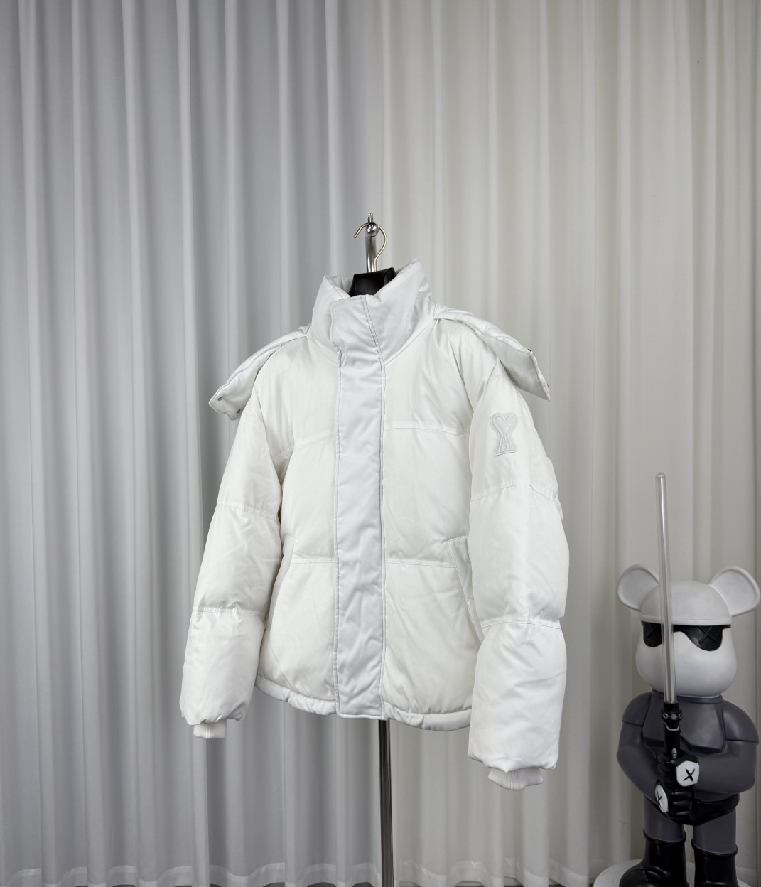 High-Quality Winter Caps and Buns by AMI: French Design, Luxurious Fabrics, Unique Details - 图片 2