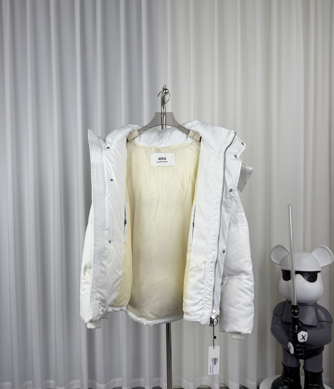 High-Quality Winter Caps and Buns by AMI: French Design, Luxurious Fabrics, Unique Details - 图片 4