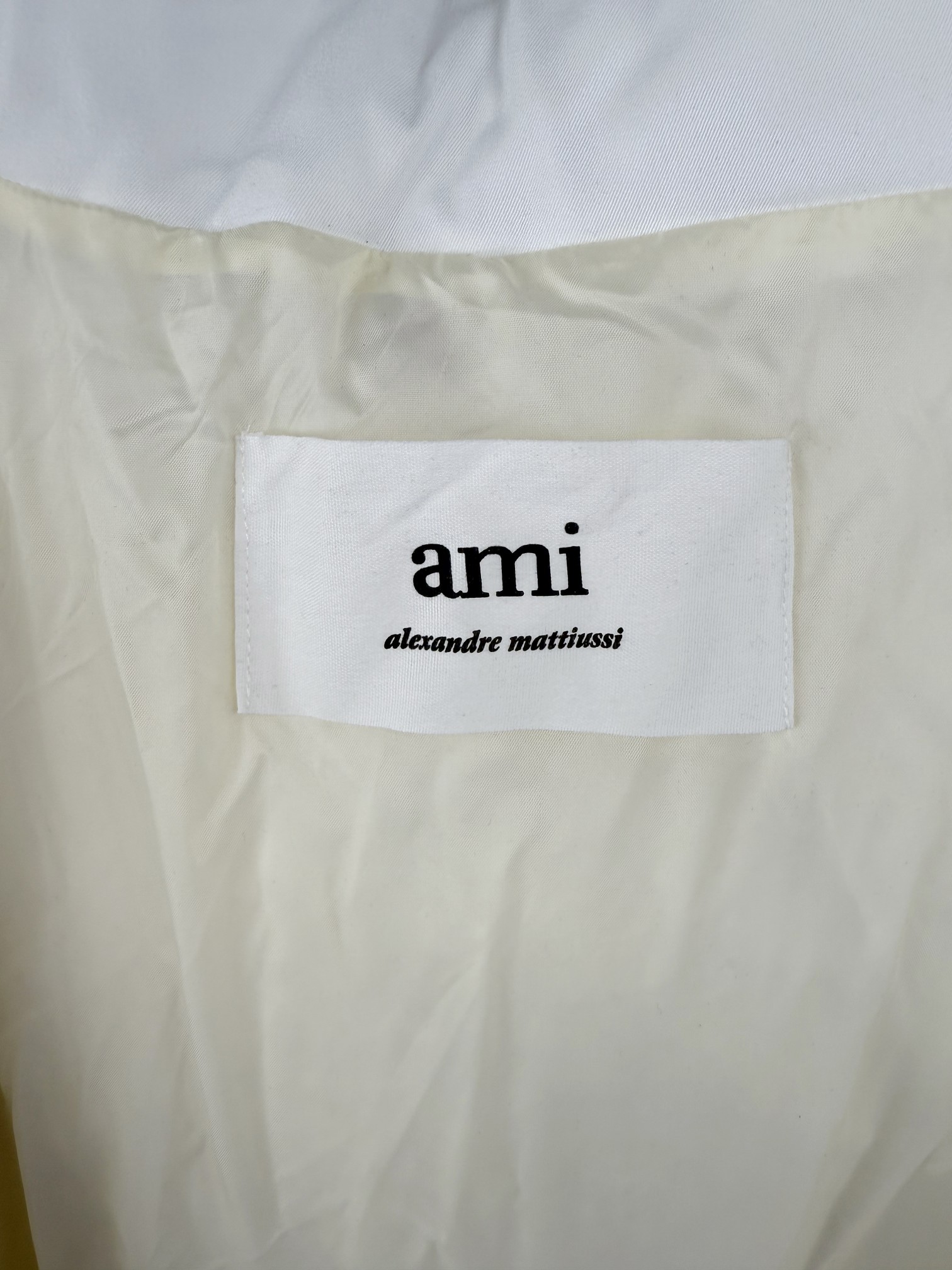 High-Quality Winter Caps and Buns by AMI: French Design, Luxurious Fabrics, Unique Details - 图片 8
