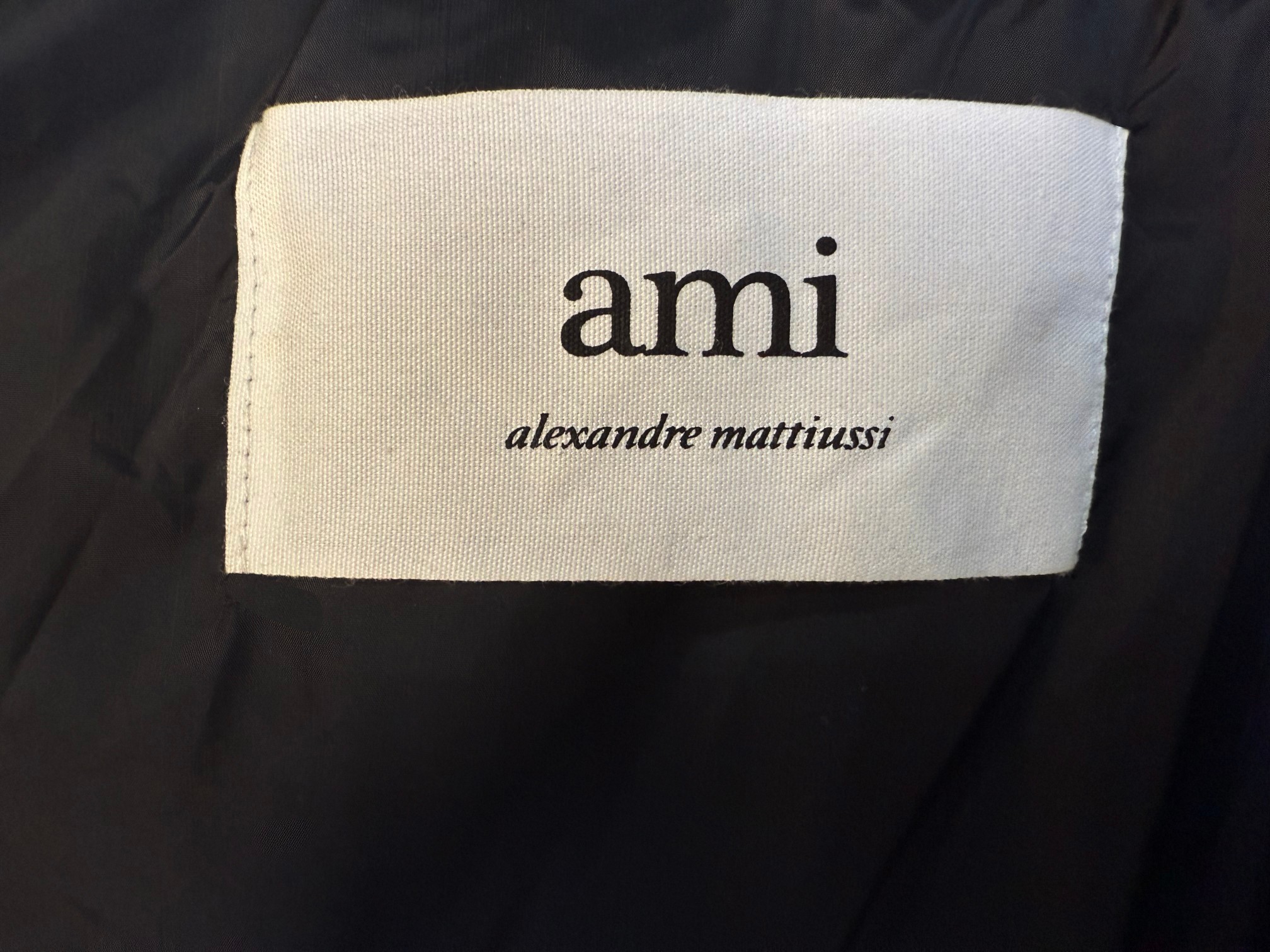 Luxurious Winter Caps and Buns by AMI: High-Quality Materials and Elegant Design - 图片 8