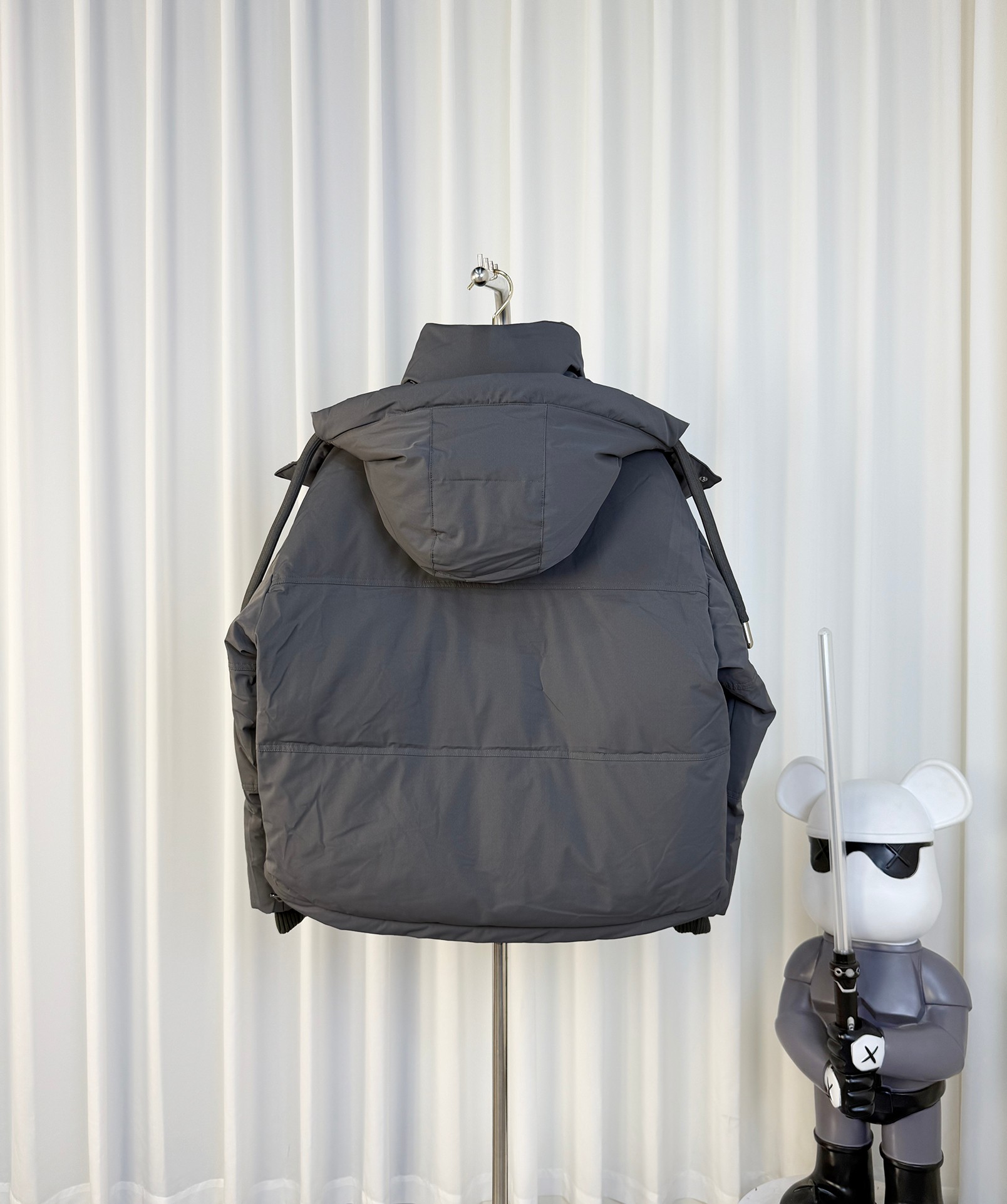 AMIParis Winter Caps and Buns: Luxurious French Design with High-Tech Fabrics - 图片 7