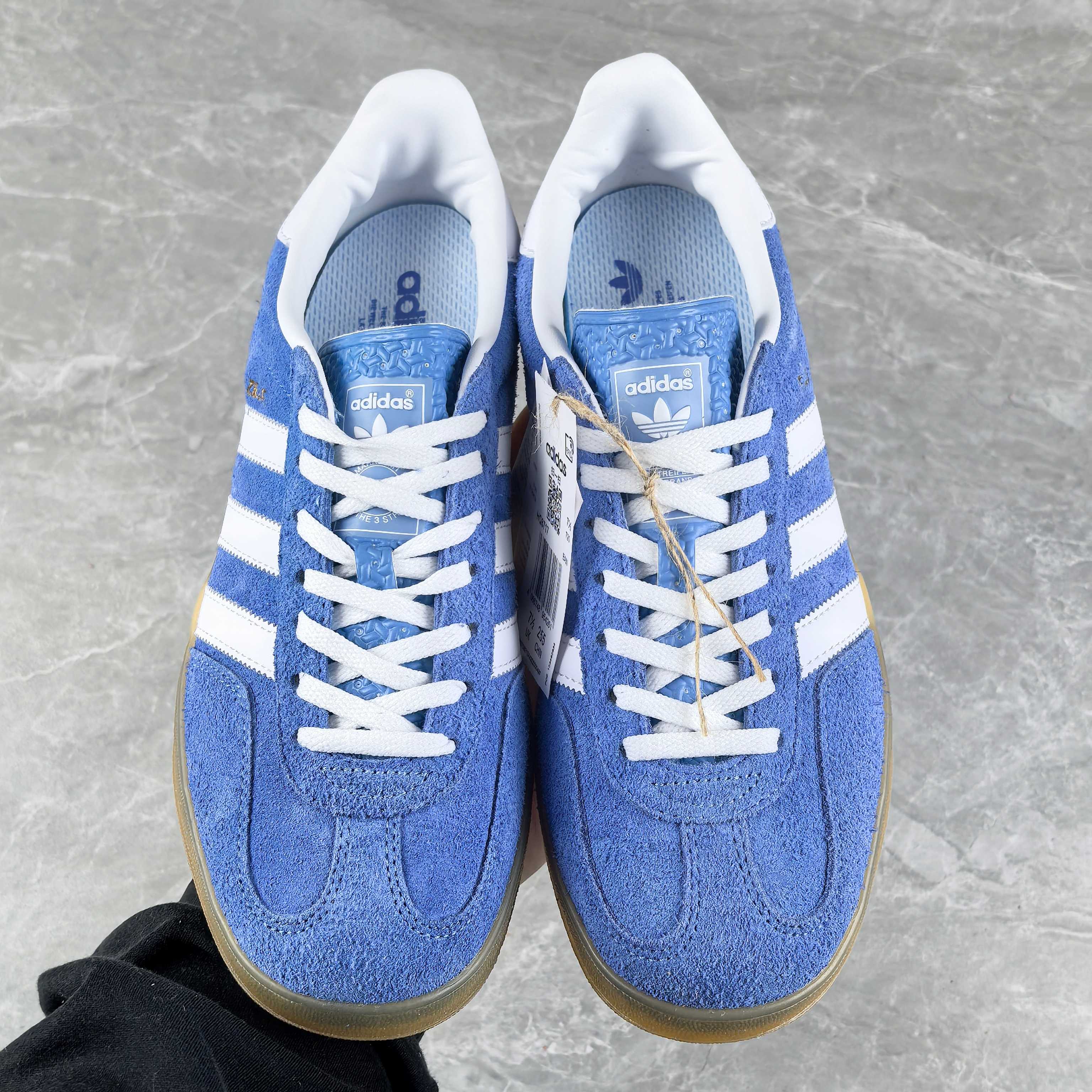 
adidas originals Gazelle 白蓝毛
全码现货入库！原厂可对比正品参考！原厂工艺！