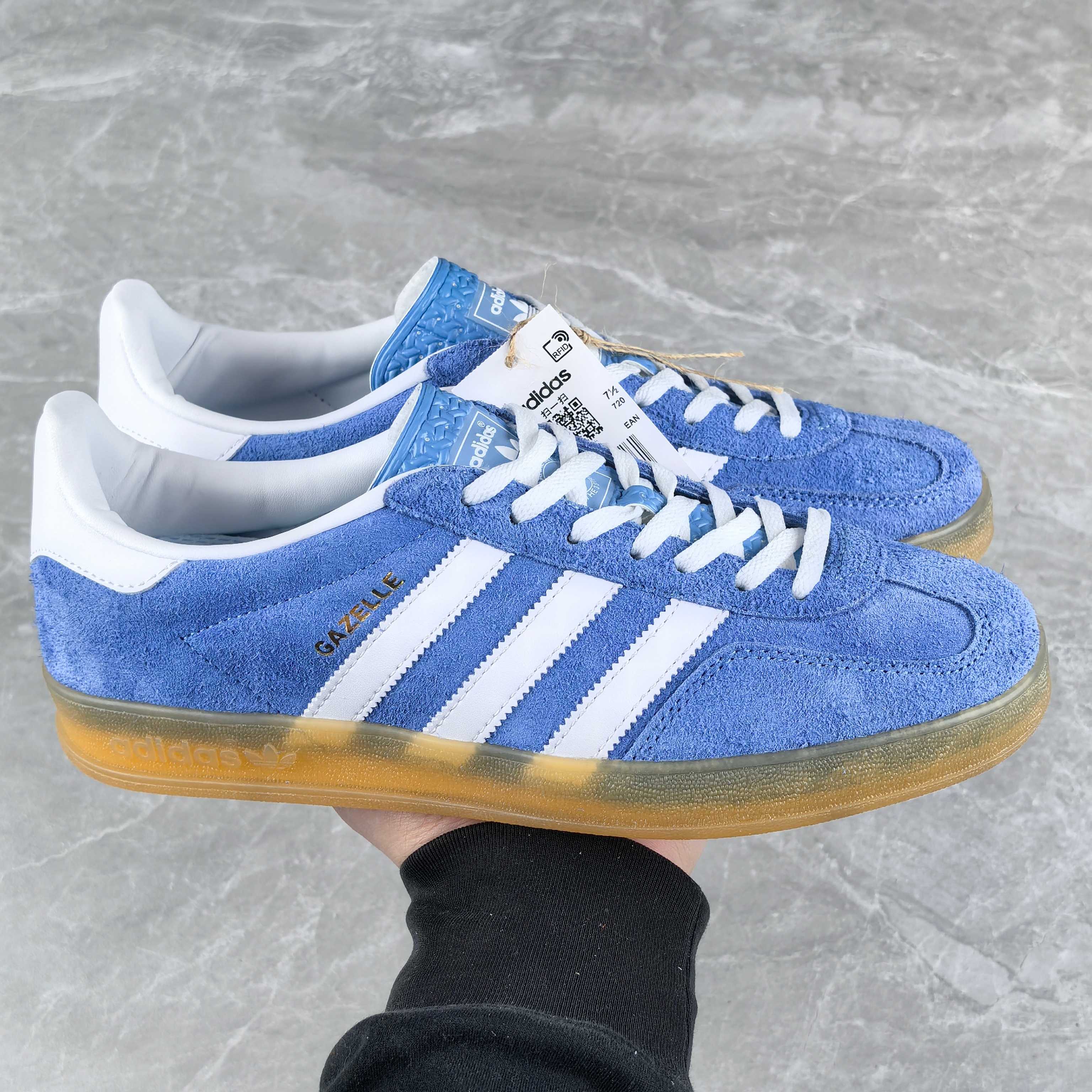 
adidas originals Gazelle 白蓝毛
全码现货入库！原厂可对比正品参考！原厂工艺！