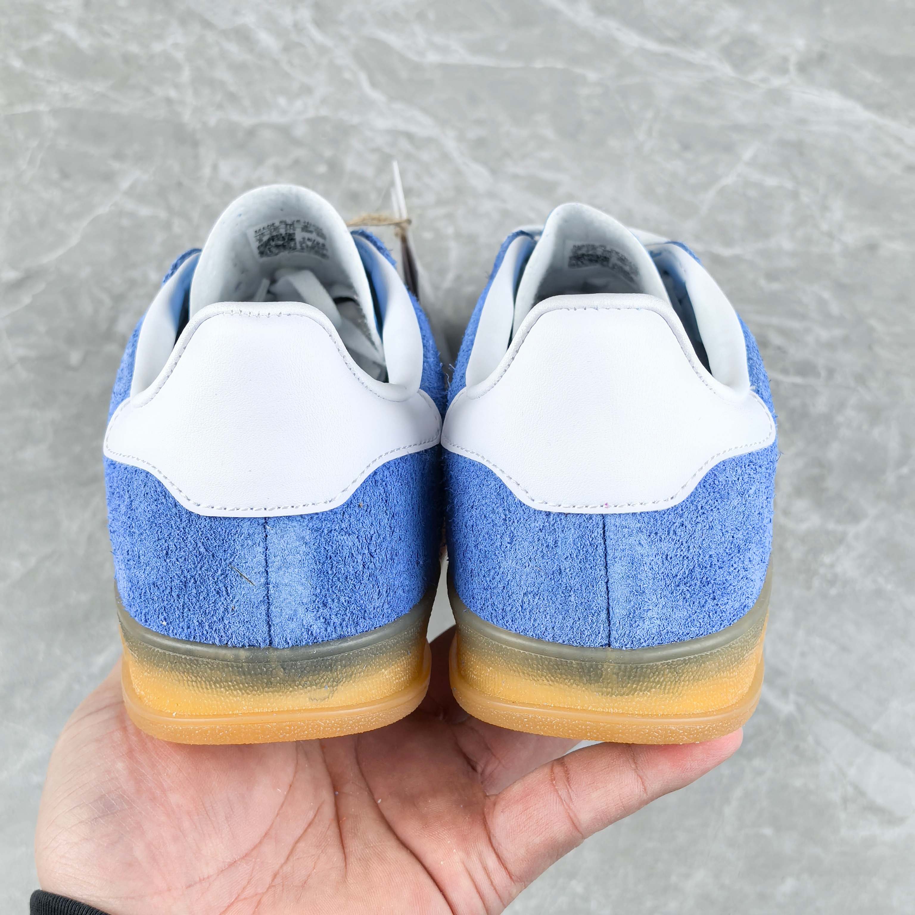 
adidas originals Gazelle 白蓝毛
全码现货入库！原厂可对比正品参考！原厂工艺！