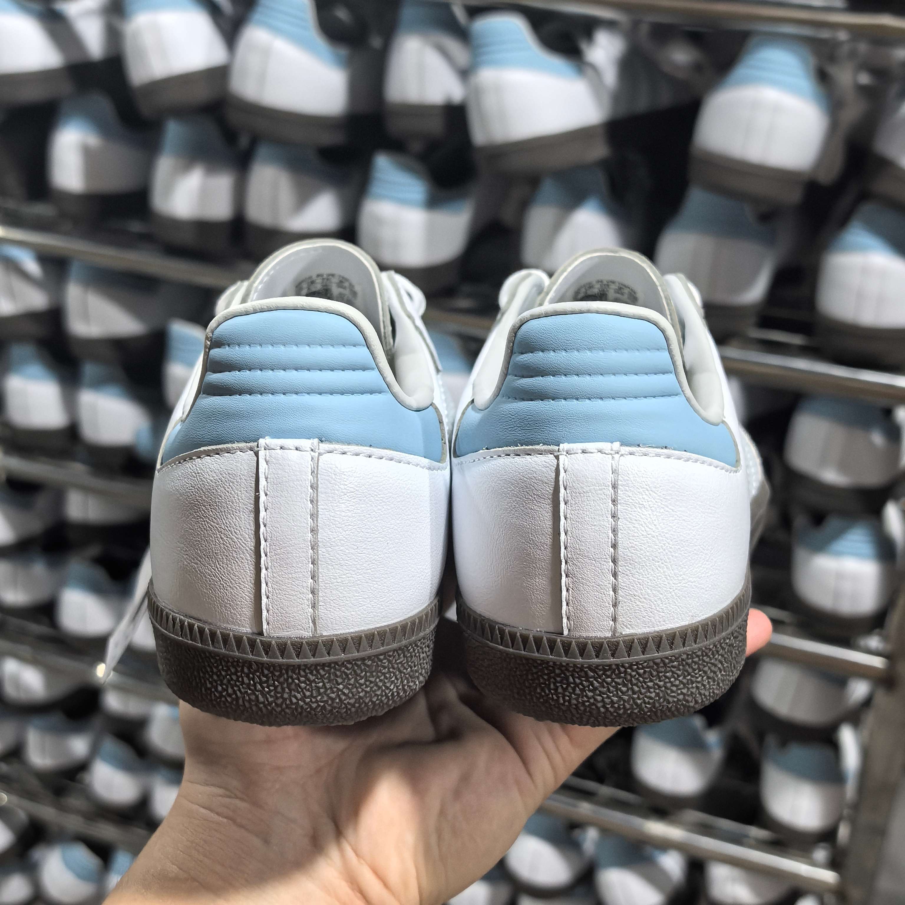 德训Samba系列白蓝全码补货入库＃独家定制皮料 柔软度 质感接近头层＃同步原纸板扁头 驼背 杜绝一眼假