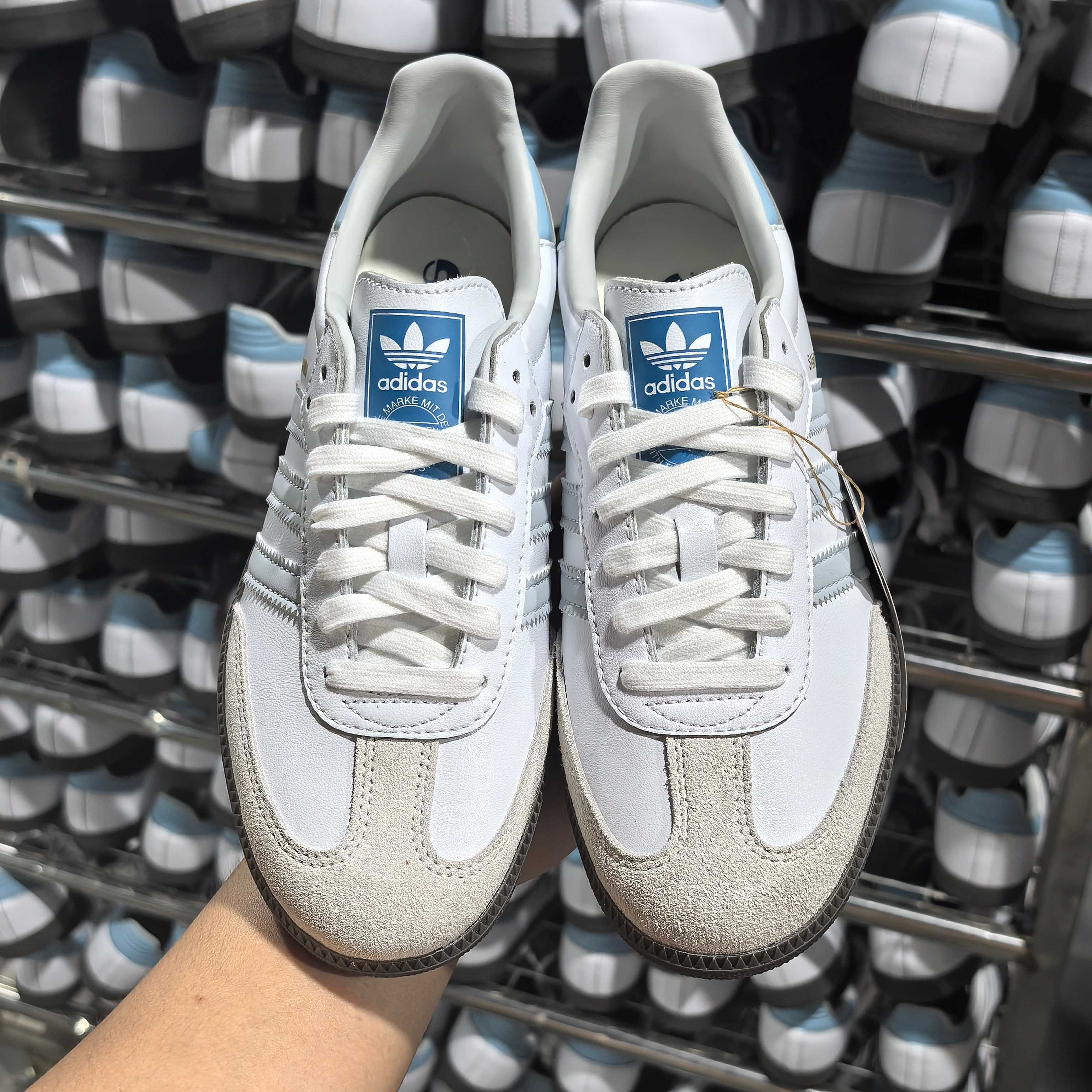 德训Samba系列白蓝全码补货入库＃独家定制皮料 柔软度 质感接近头层＃同步原纸板扁头 驼背 杜绝一眼假