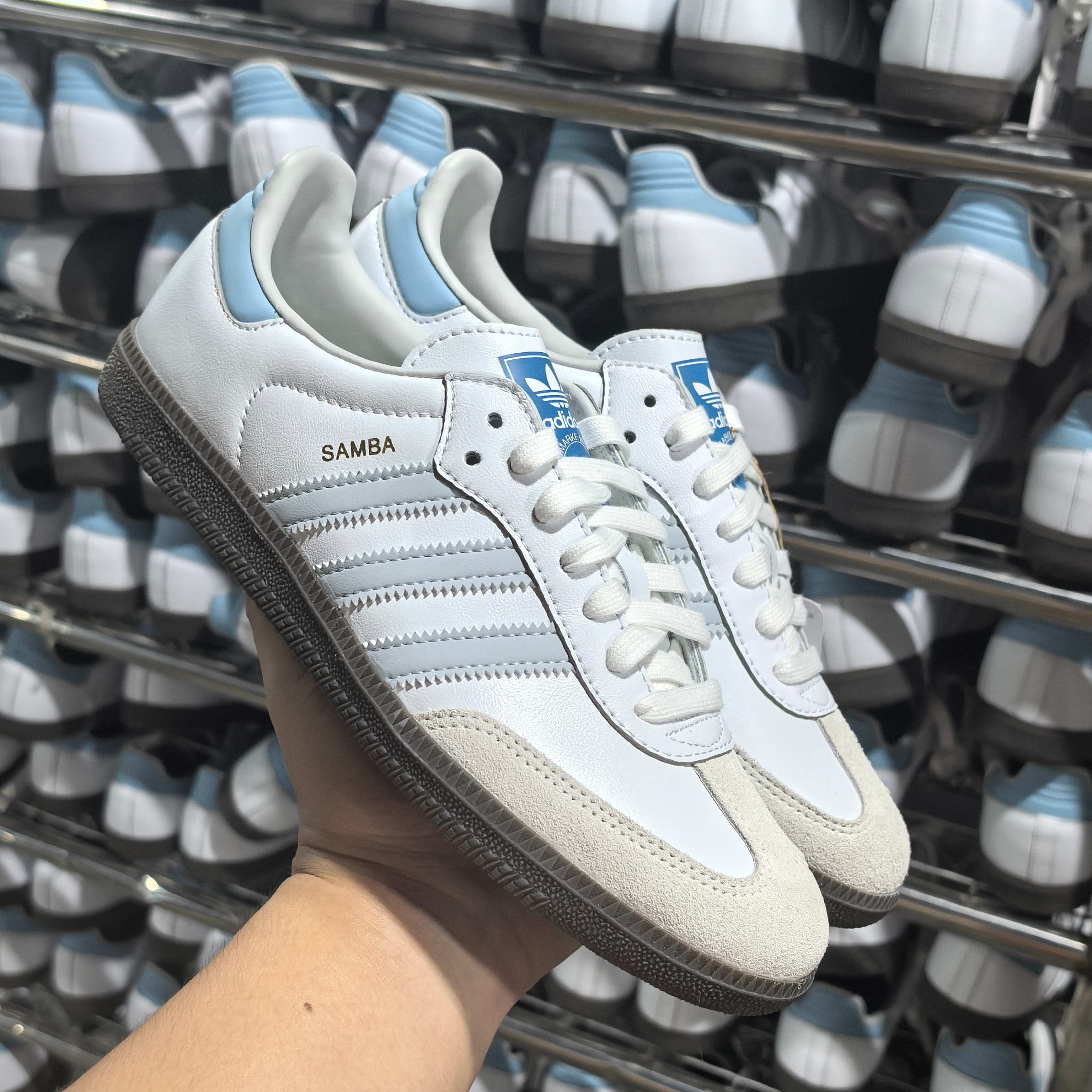 德训Samba系列白蓝全码补货入库＃独家定制皮料 柔软度 质感接近头层＃同步原纸板扁头 驼背 杜绝一眼假