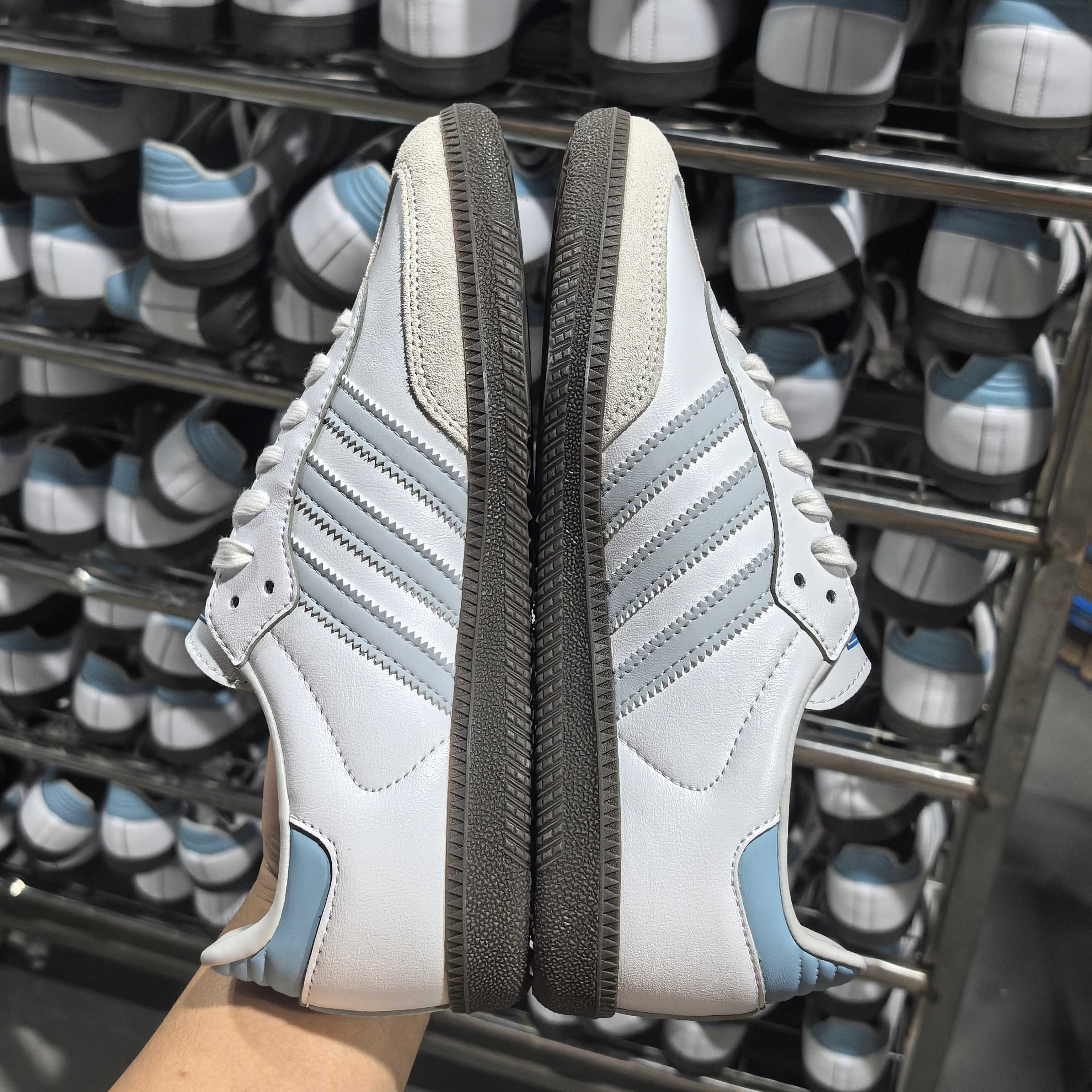 德训Samba系列白蓝全码补货入库＃独家定制皮料 柔软度 质感接近头层＃同步原纸板扁头 驼背 杜绝一眼假