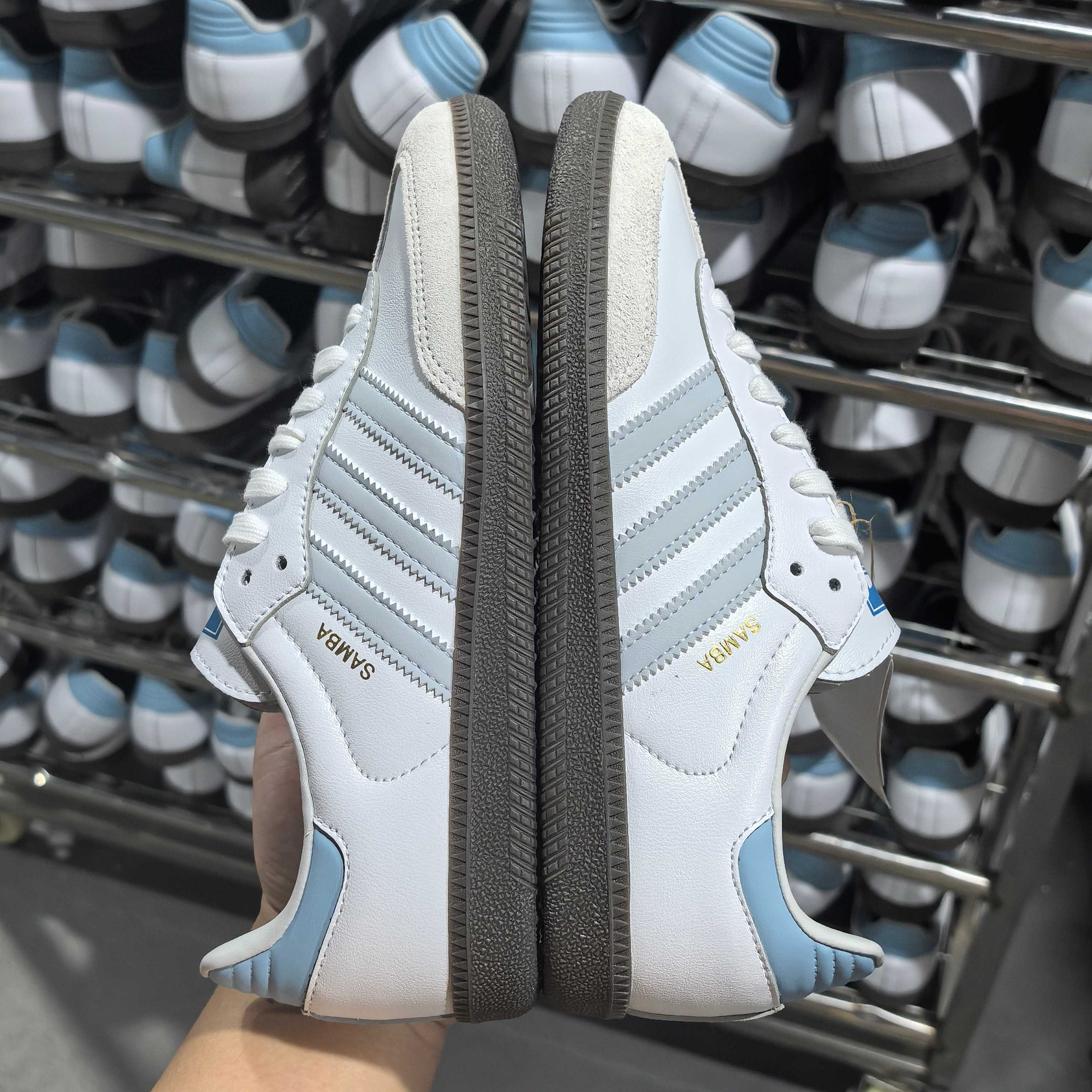 德训Samba系列白蓝全码补货入库＃独家定制皮料 柔软度 质感接近头层＃同步原纸板扁头 驼背 杜绝一眼假