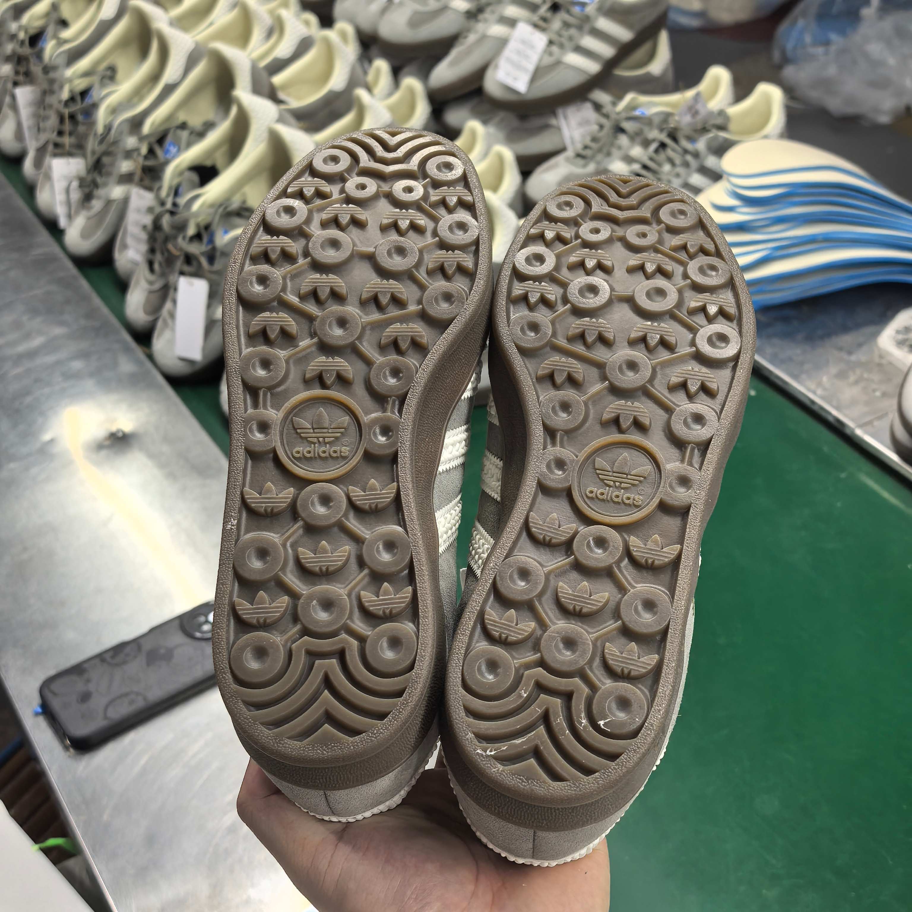 升级版本灰白35.5-46全码补货入库全原厂翻毛皮打造 区别市场革料批次这个价格配置拉满！