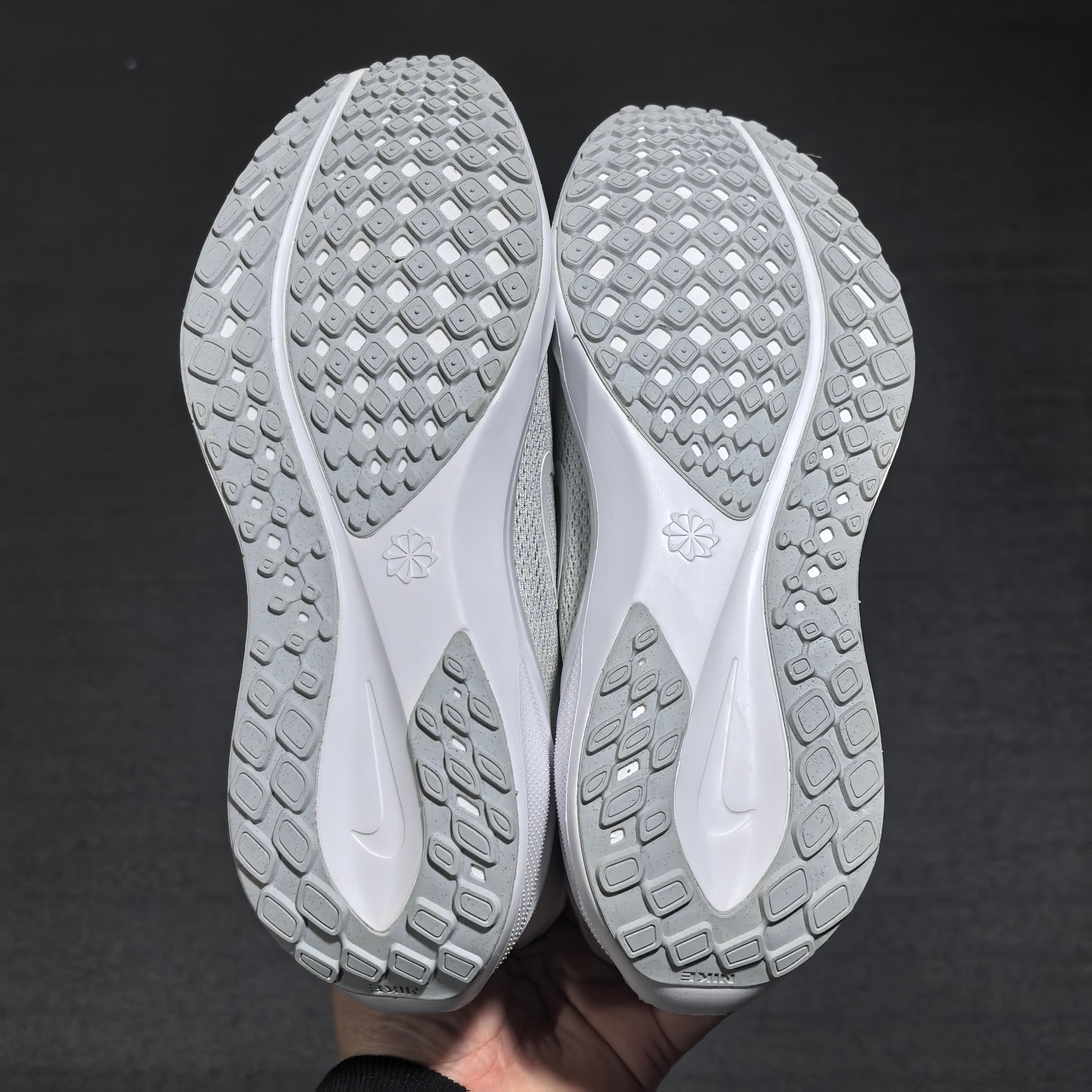 平台版Nike Pegasus 41 舒适运动防滑透气 低帮跑步鞋 白色 当季爆款 平台指定细节 原厂中