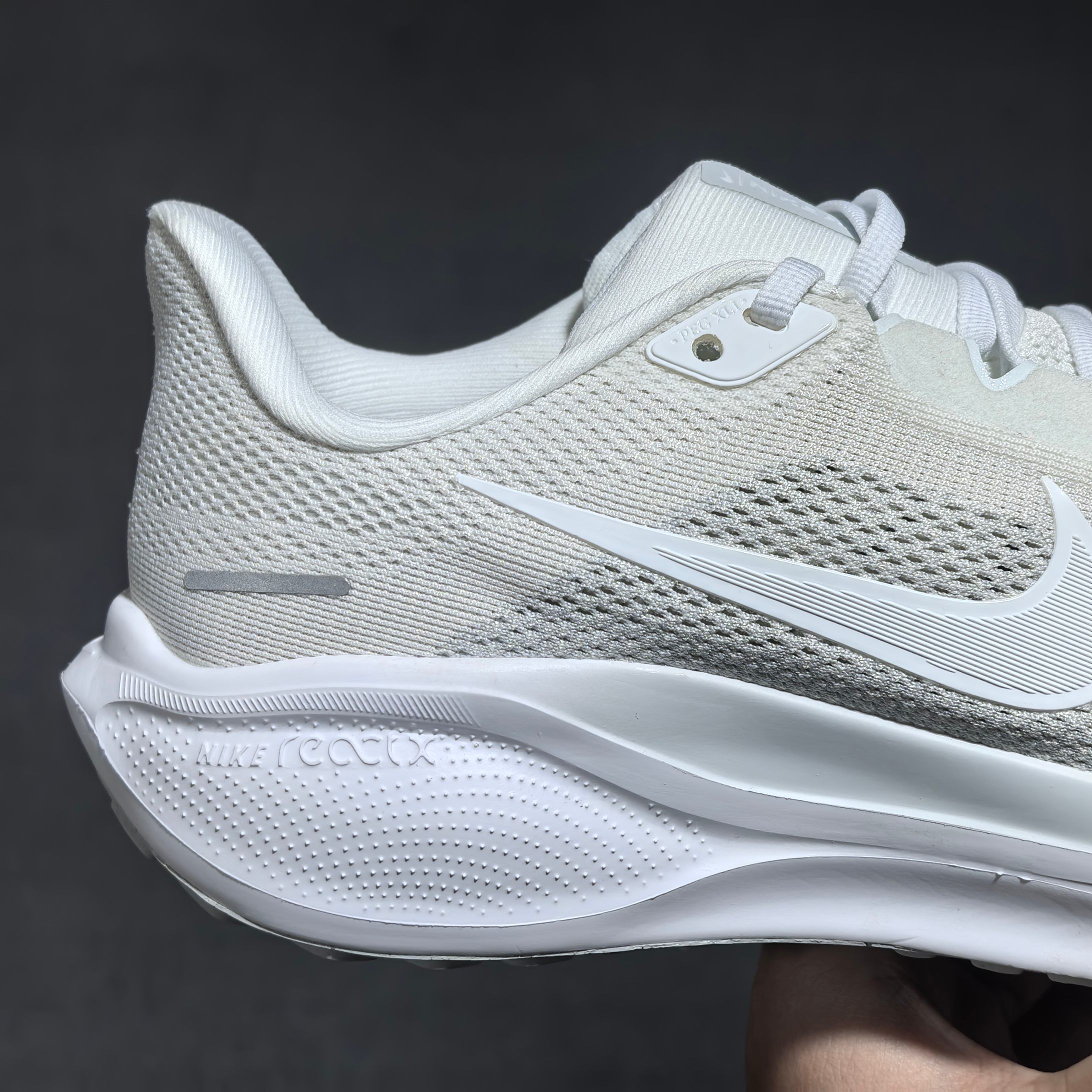 平台版Nike Pegasus 41 舒适运动防滑透气 低帮跑步鞋 白色 当季爆款 平台指定细节 原厂中