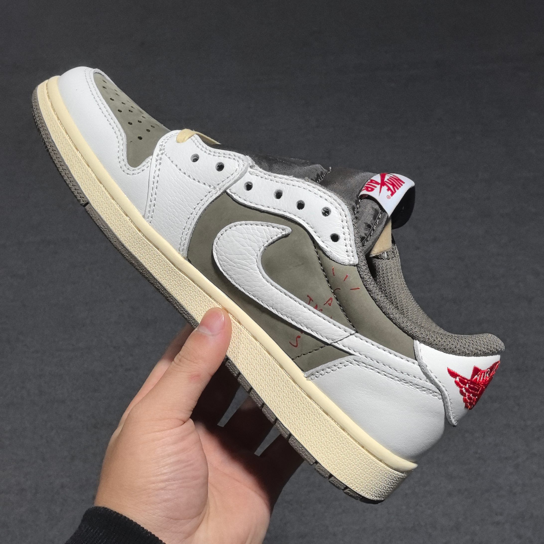 原厂皮FK订单版本白棕倒钩低帮东莞顶级制作团队打造全新一档倒钩系列广硕原班底打造严格执行1:1做货工艺标