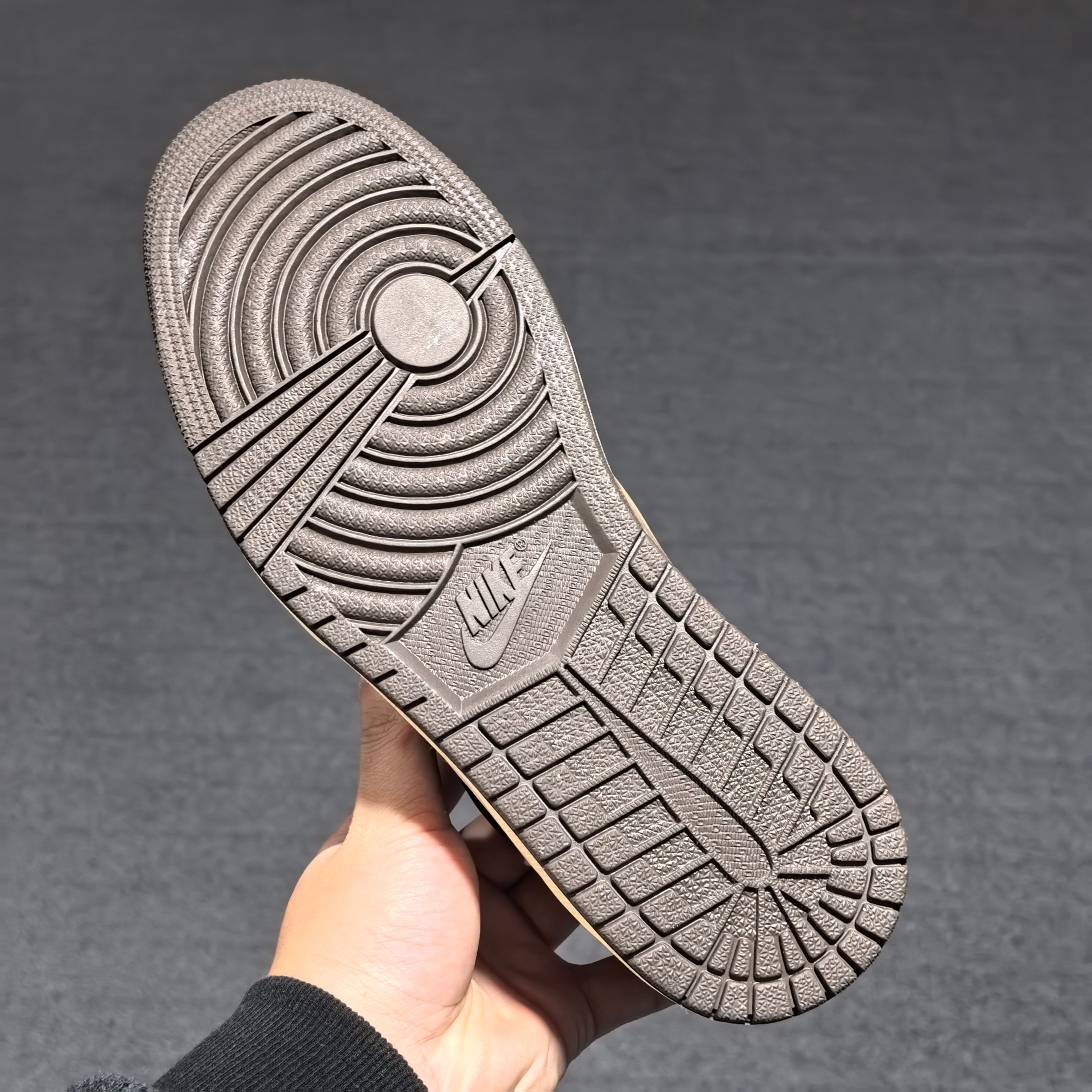 原厂皮FK订单版本黑棕倒钩低帮东莞顶级制作团队打造全新一档倒钩系列广硕原班底打造严格执行1:1做货工艺标