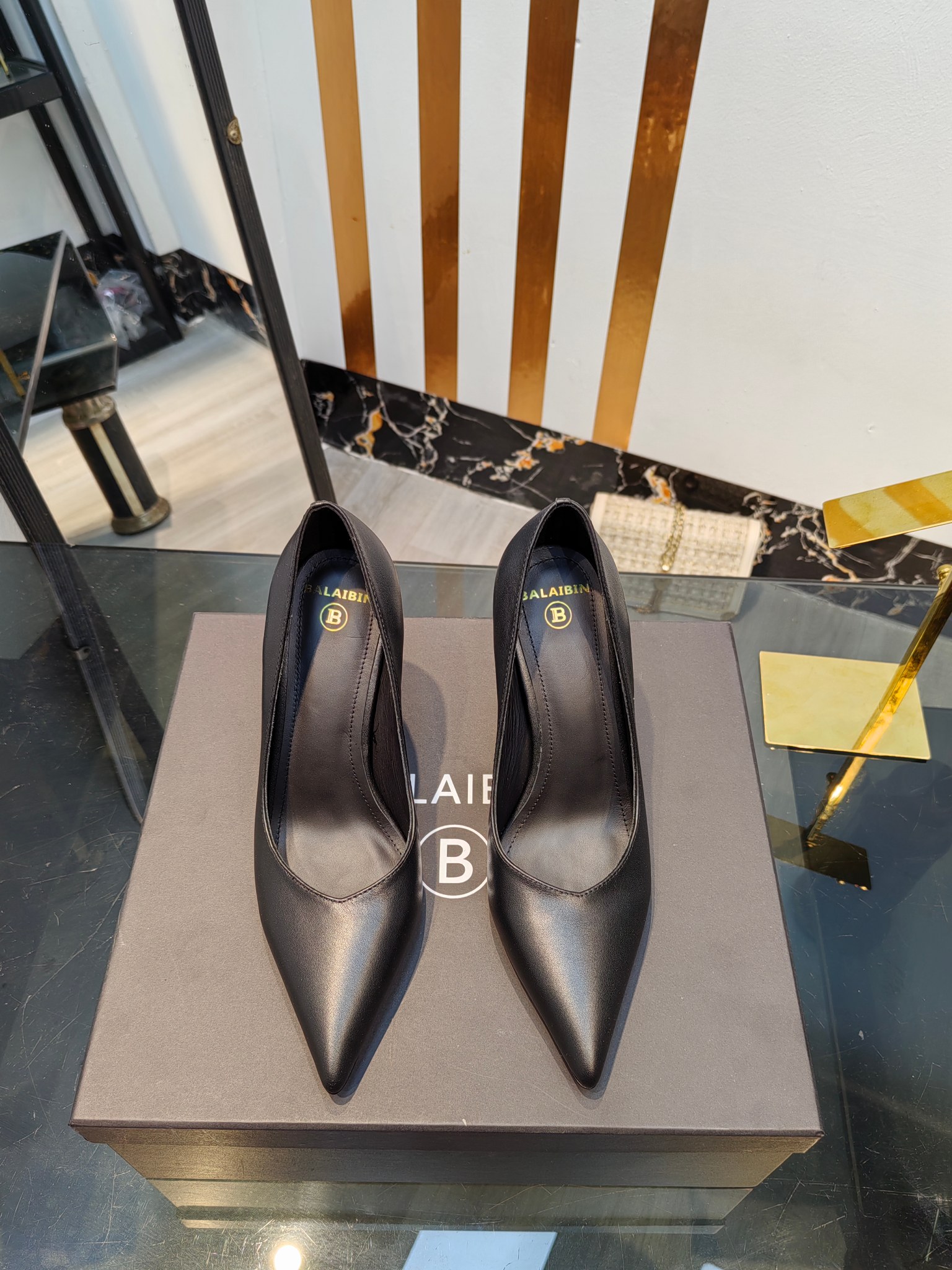 NO:233416,The factory has produced [Bal*bin] classic pointed-toe high-heeled single shoes, which are imported cowhide, with invincible and beautiful feet, beautiful lines, suitable heels, 9.5CM, super temperament, imported cowhide inner lining, soft and comfortable, size 36-42 (40.41.42 custom-made without return and exchange), high heels, cowhide19860909工厂出【Bal*bin】经典尖头高跟单鞋,采用进口牛皮,上脚无敌好看,线条优美,跟高适宜,9.5CM,超显气质,进口牛皮内里,柔软舒适,码数36-42（40.41.42定制不退换）,高跟鞋单鞋,high heels,cowhide,Women's Shoes