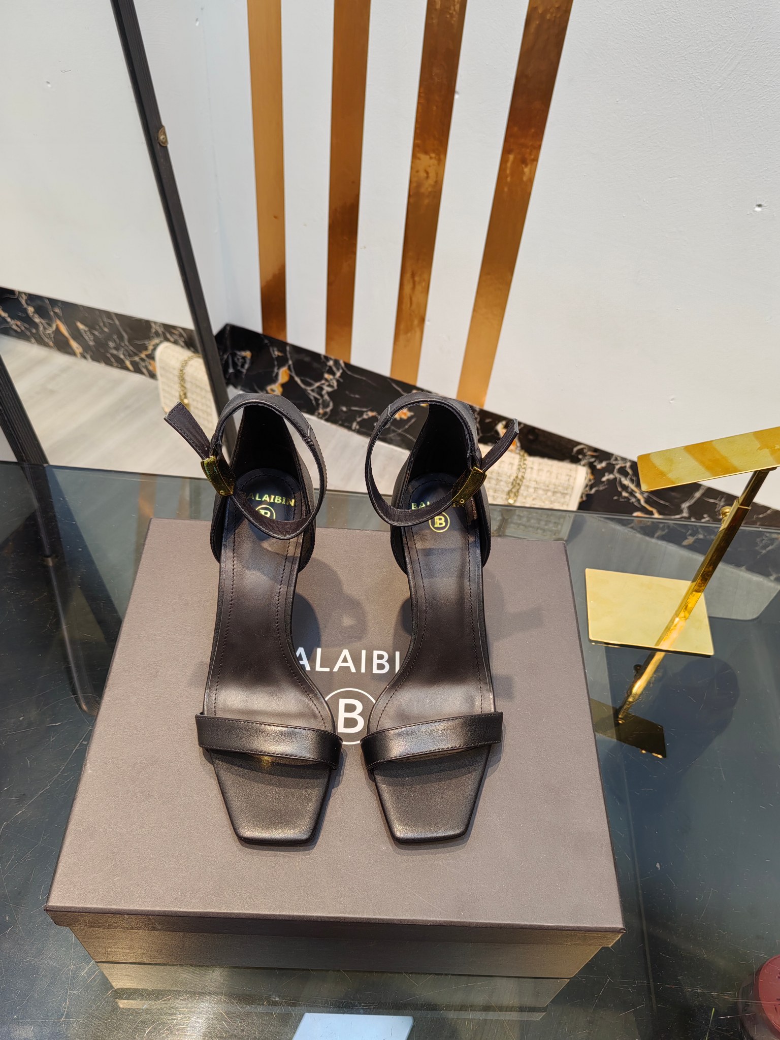 NO:233420,The factory has produced [Bal*bin] high-heeled square-toe hollow sandals, which are imported cowhide, with invincible and beautiful feet, beautiful lines, suitable heels, 9.5CM, super temperament, imported cowhide inner lining, soft and comfortable, size 36-42 (40.41.42 custom-made without return and exchange), high-heels sandals, sandals, high heels, cowhide19860909工厂出【Bal*bin】高跟方头中空凉鞋,采用进口牛皮,上脚无敌好看,线条优美,跟高适宜,9.5CM,超显气质,进口牛皮内里,柔软舒适,码数36-42（40.41.42定制不退换）,高跟鞋凉鞋,sandals,high heels,cowhide,Women's Shoes
