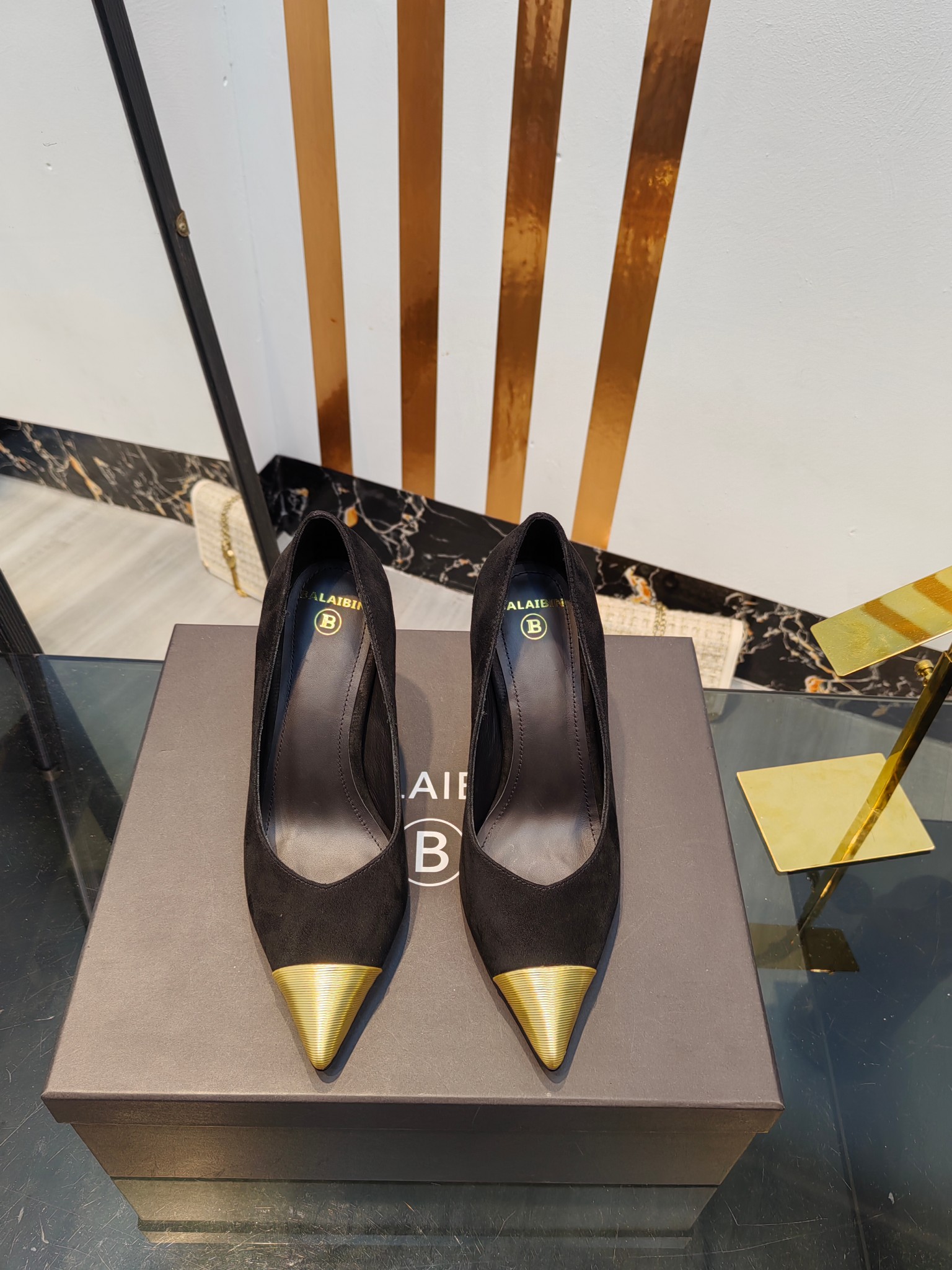 NO:233425,The factory released the new pointed high-heeled shoes of 2025, using imported Yangjing, with beautiful legs, beautiful lines, suitable heels, 9.5CM, super temperament, imported cowhide inner lining, soft and comfortable, size 36-42 (40.41.42 custom-made without return and exchange), high heels, cowhide, sheep19860909工厂出【Bal*bin】2025新款尖头高跟单鞋,采用进口羊京,上脚无敌好看,线条优美,跟高适宜,9.5CM,超显气质,进口牛皮内里,柔软舒适,码数36-42（40.41.42定制不退换）,高跟鞋单鞋,high heels,cowhide,sheep,Women's Shoes